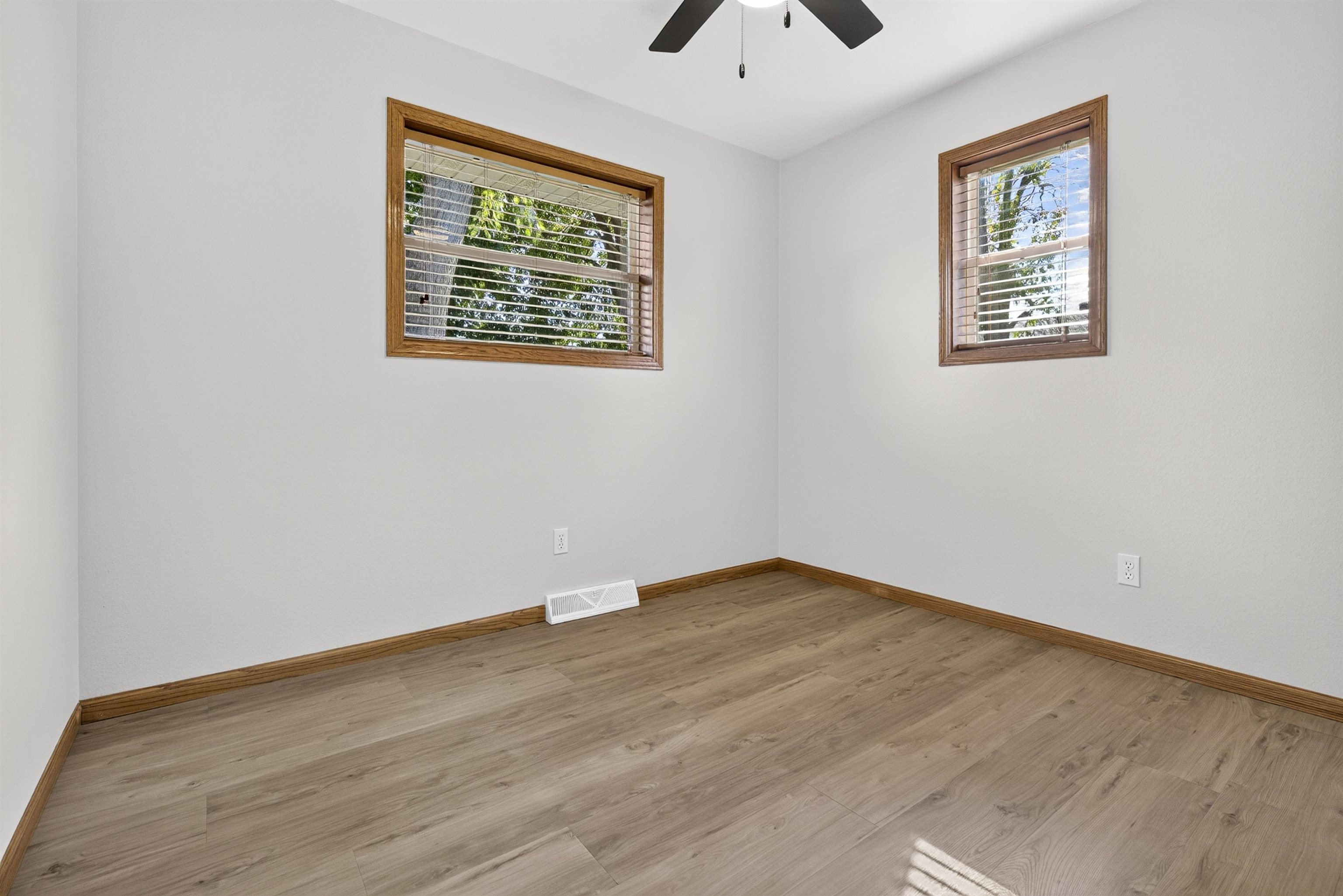 613 W 9TH Street