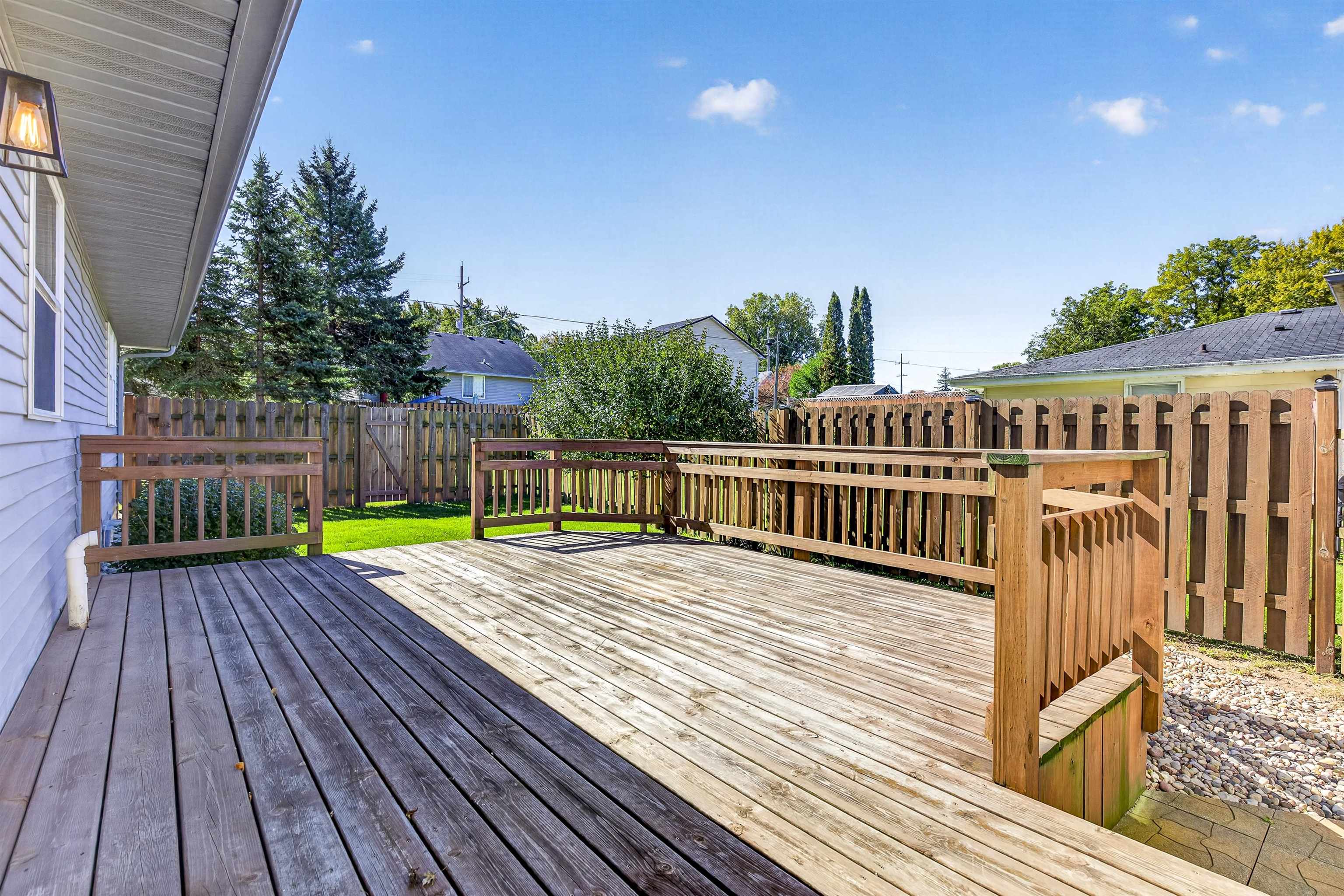 613 W 9TH Street