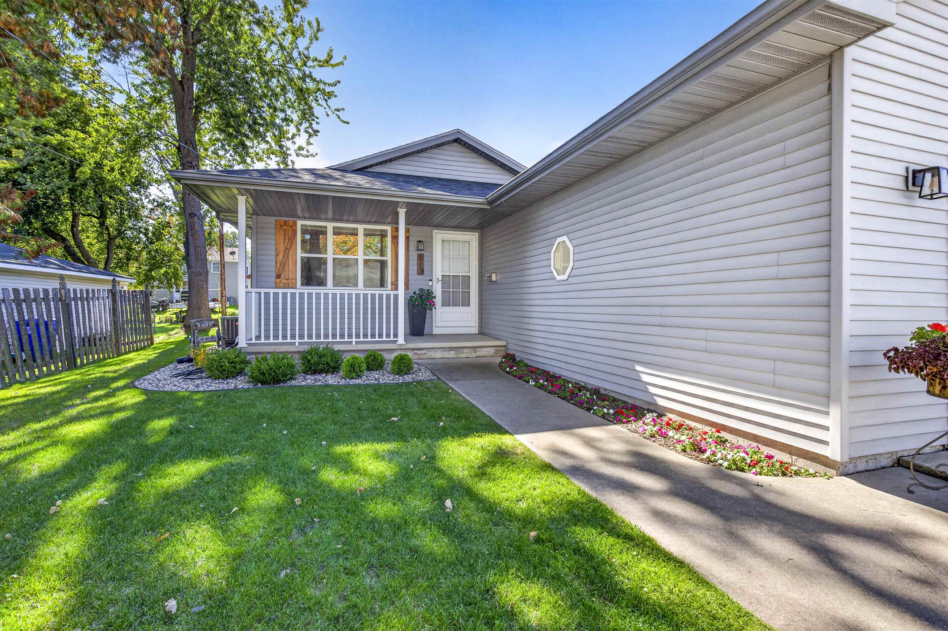 613 W 9TH Street