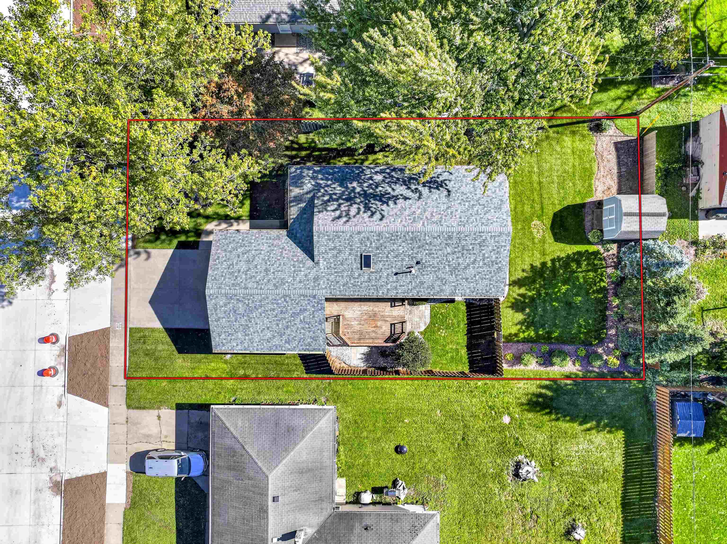 613 W 9TH Street