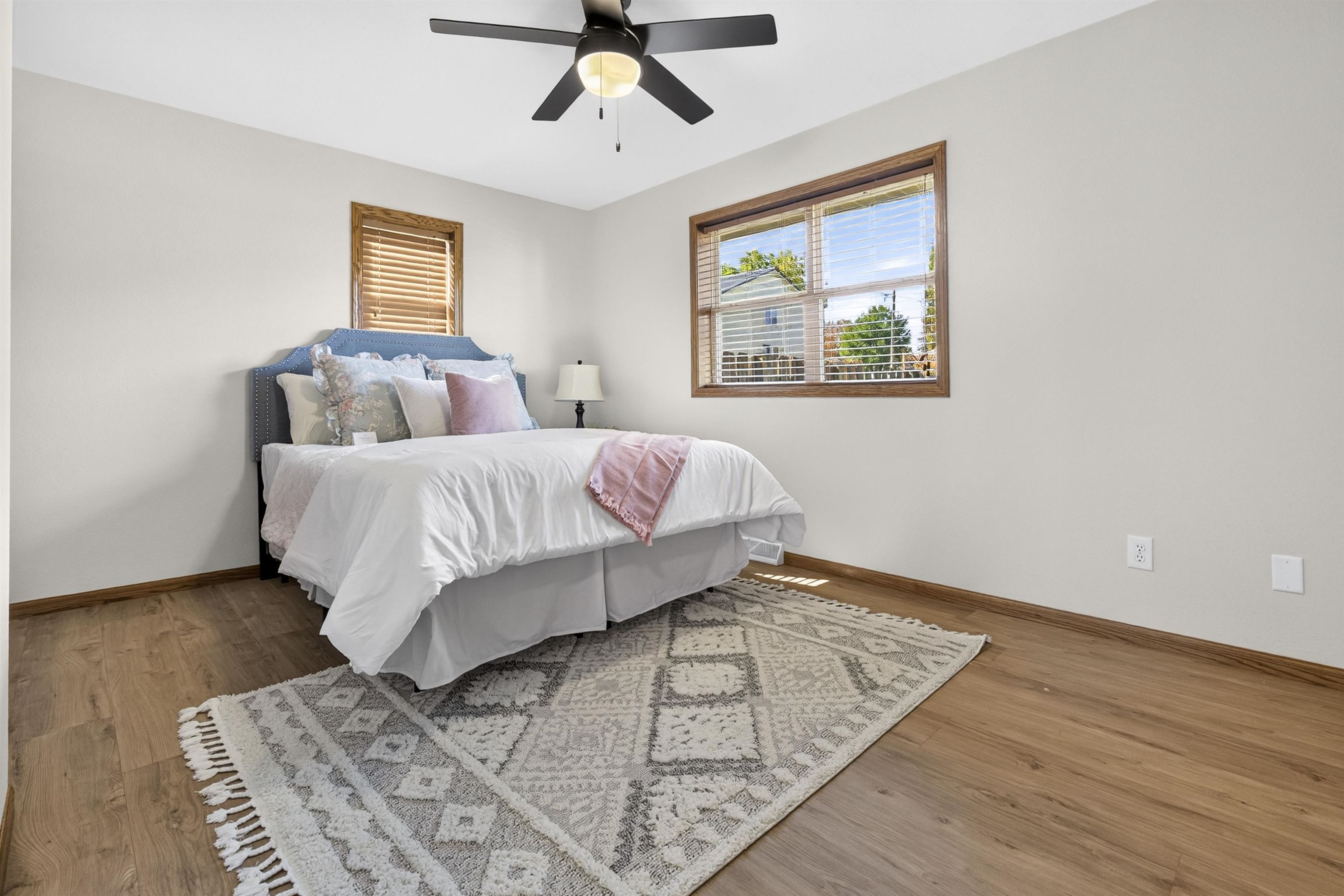613 W 9TH Street