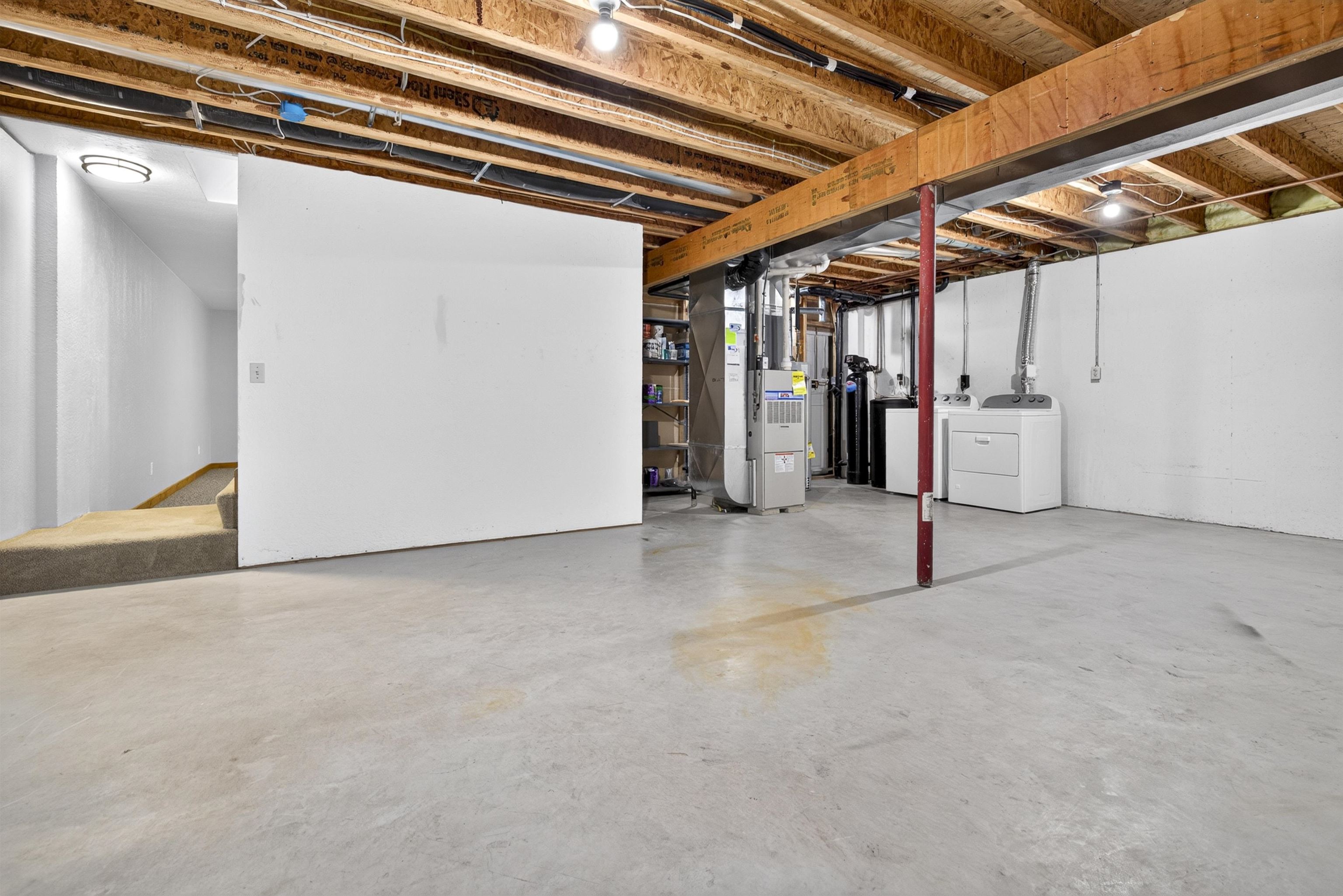 613 W 9TH Street