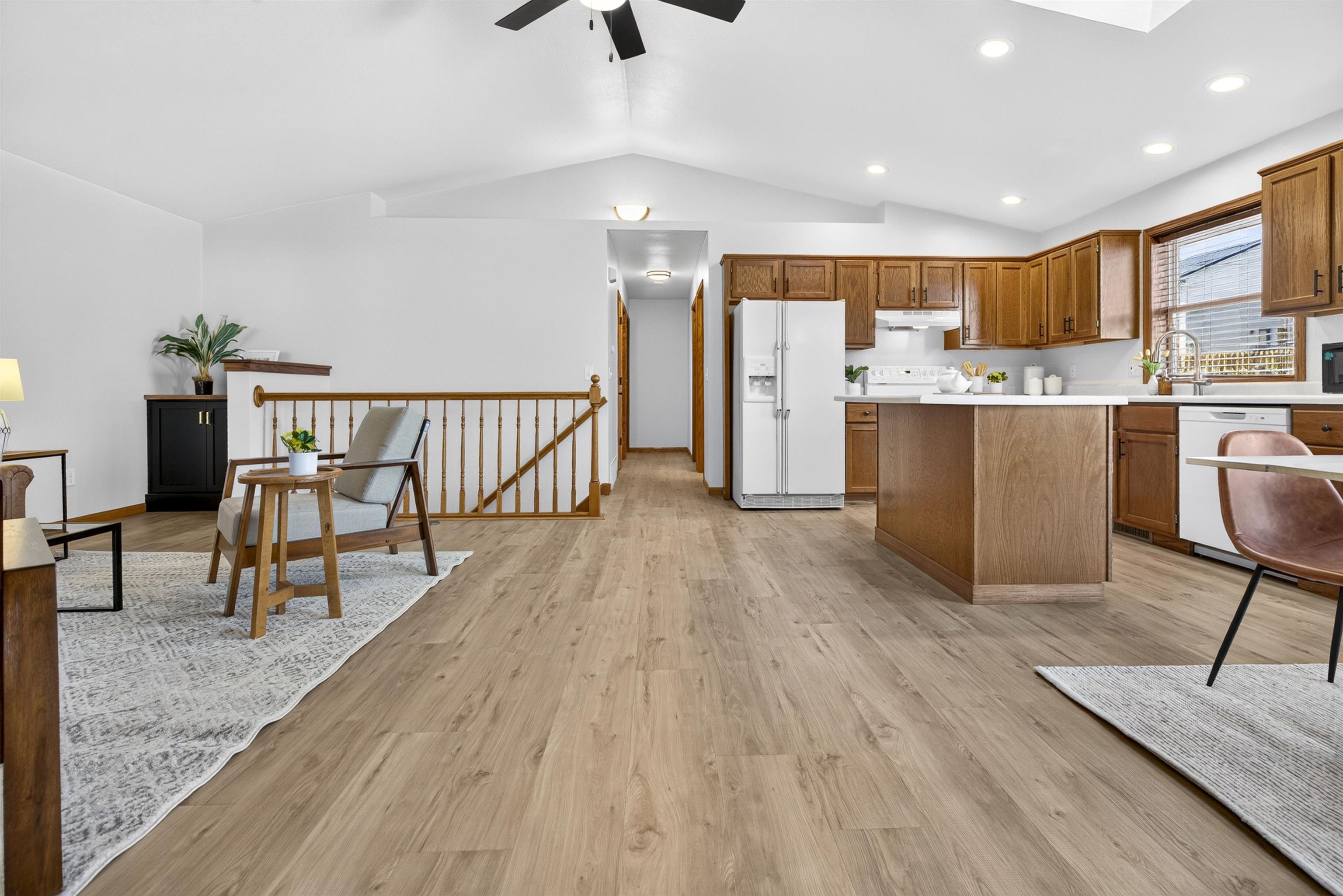 613 W 9TH Street