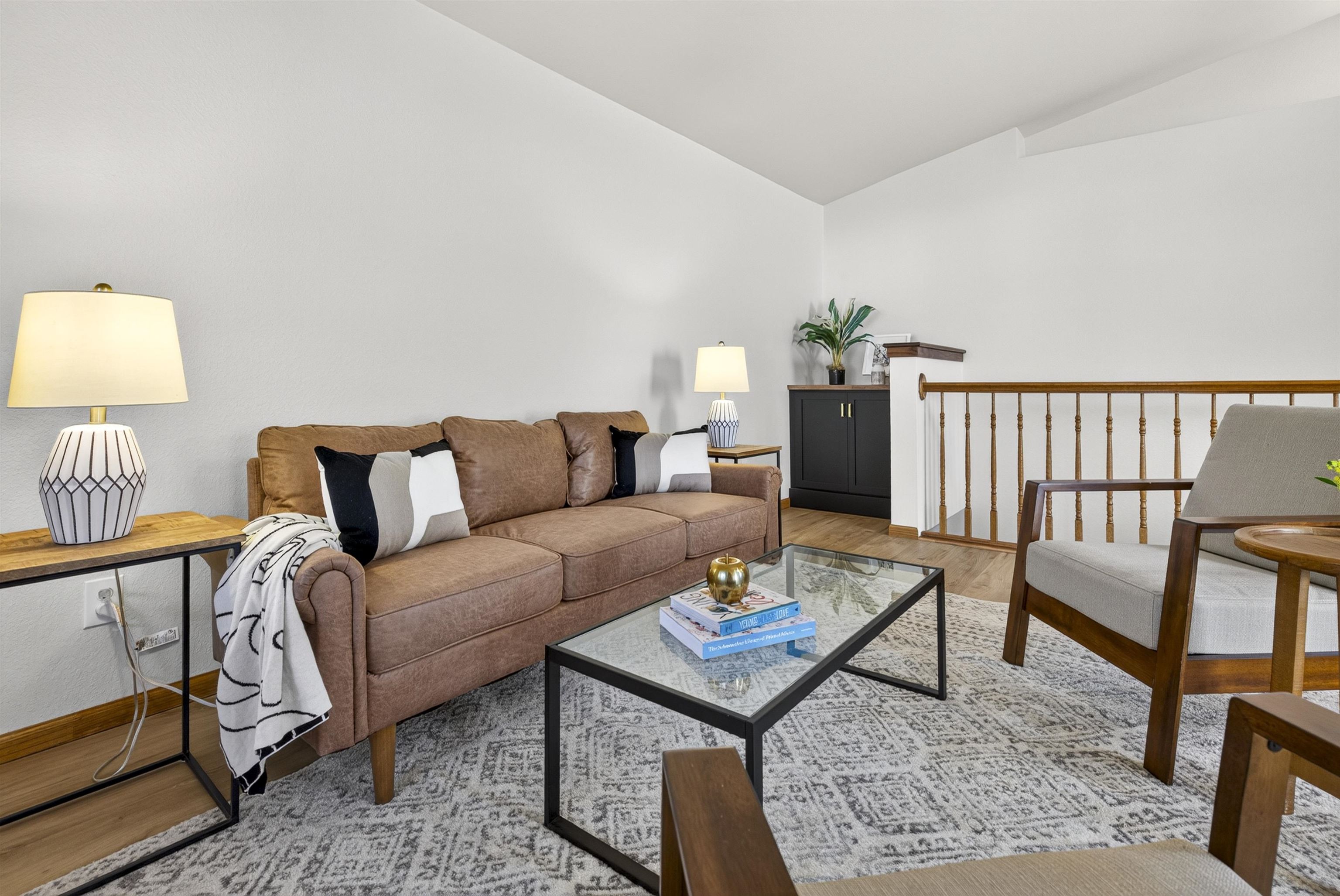 613 W 9TH Street
