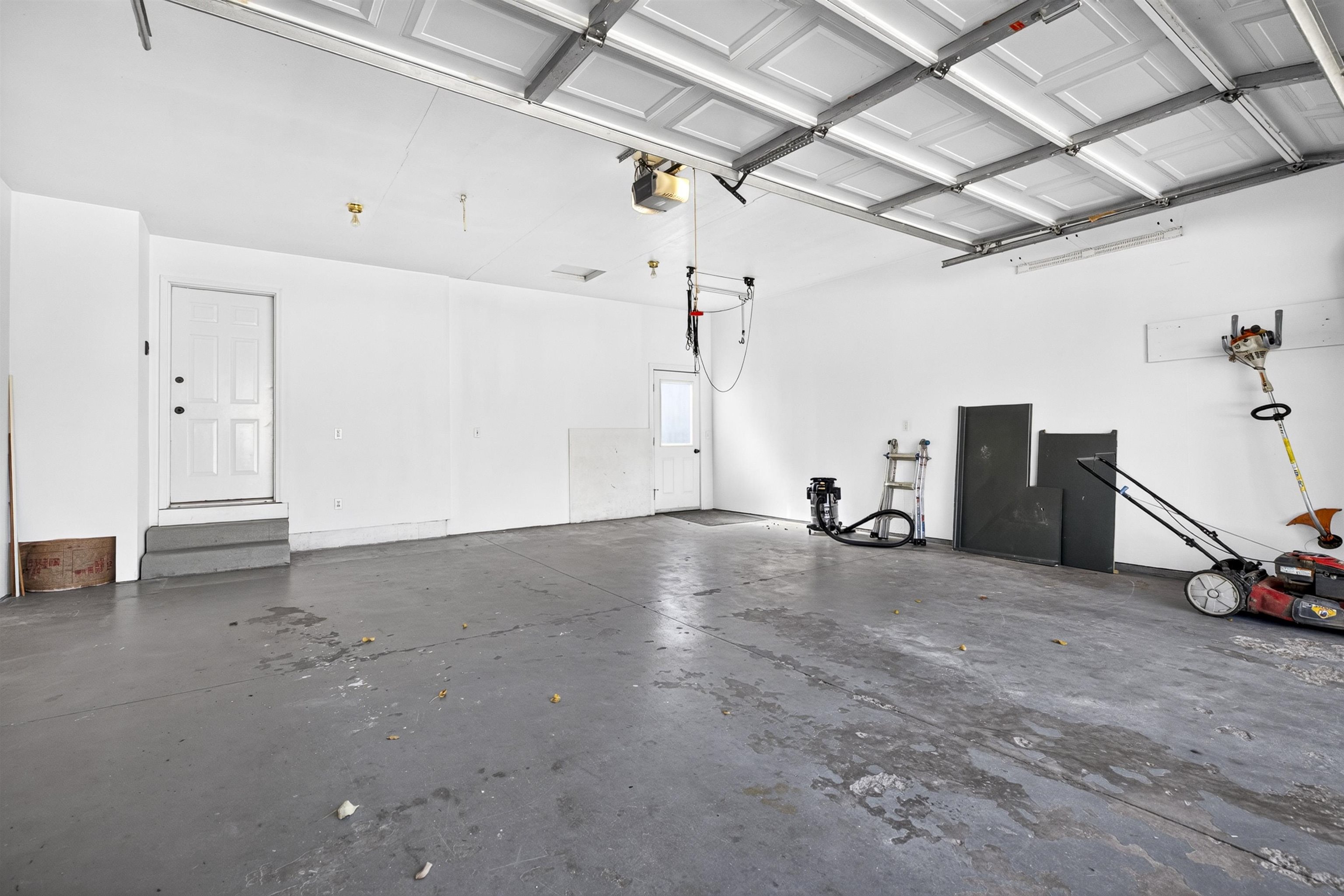 613 W 9TH Street
