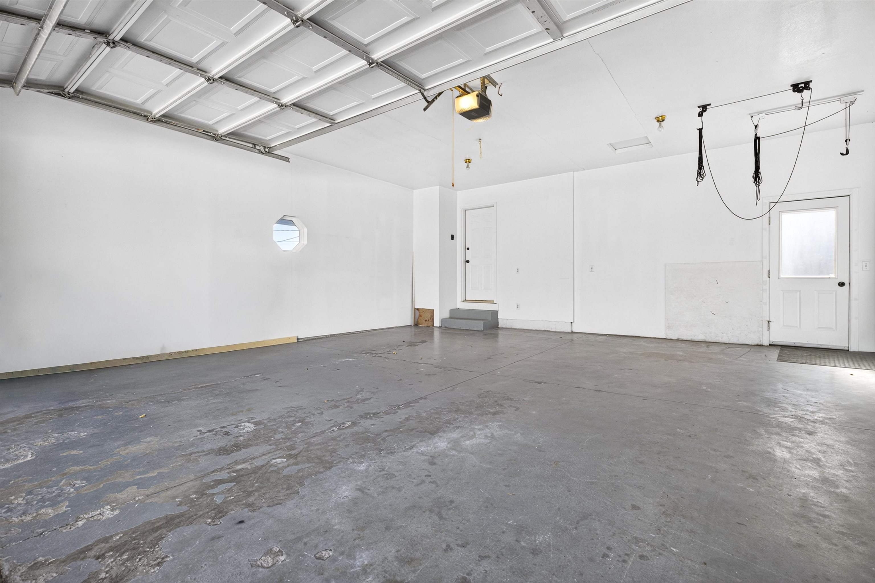 613 W 9TH Street