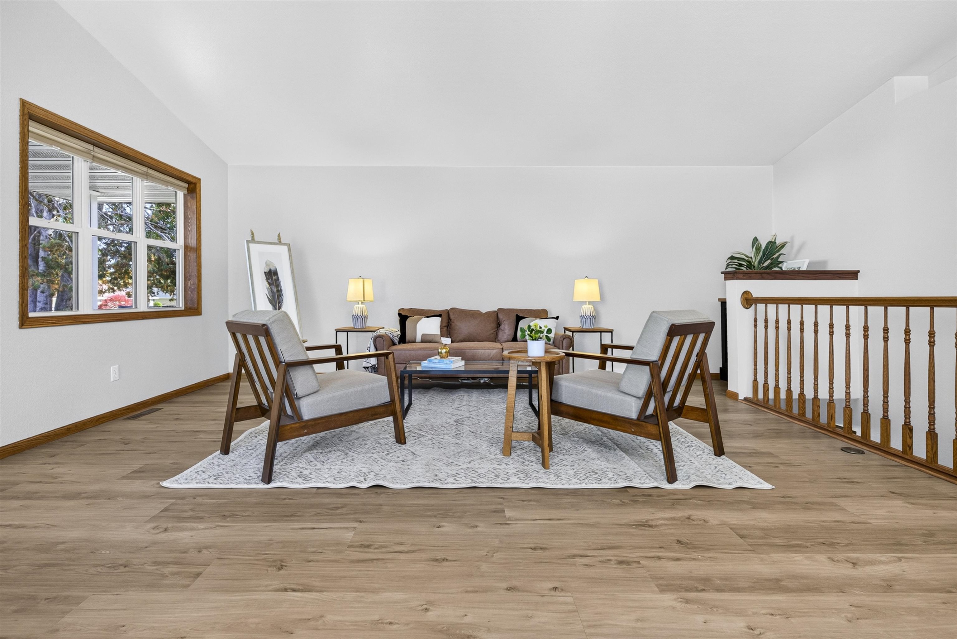 613 W 9TH Street