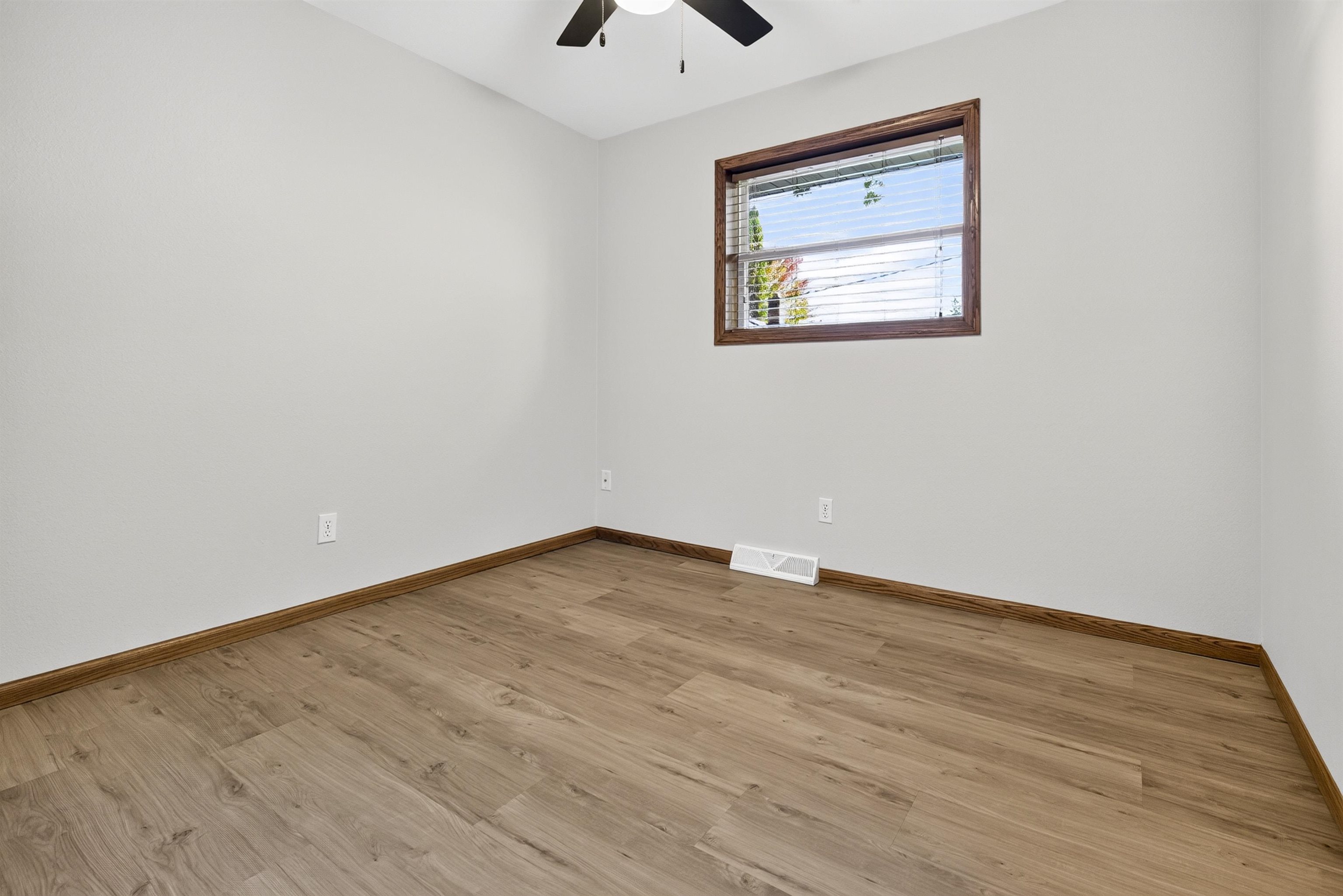 613 W 9TH Street