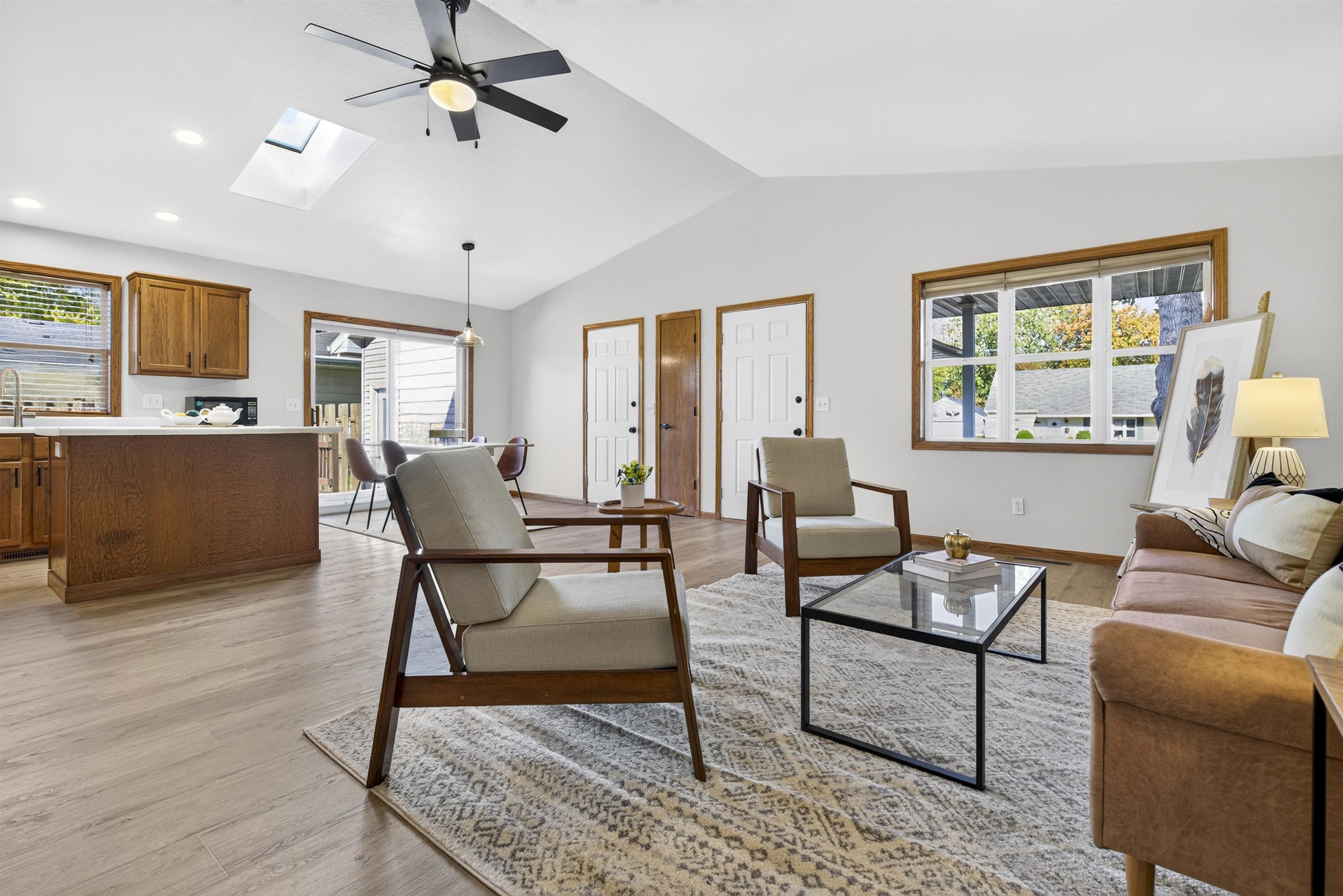 613 W 9TH Street