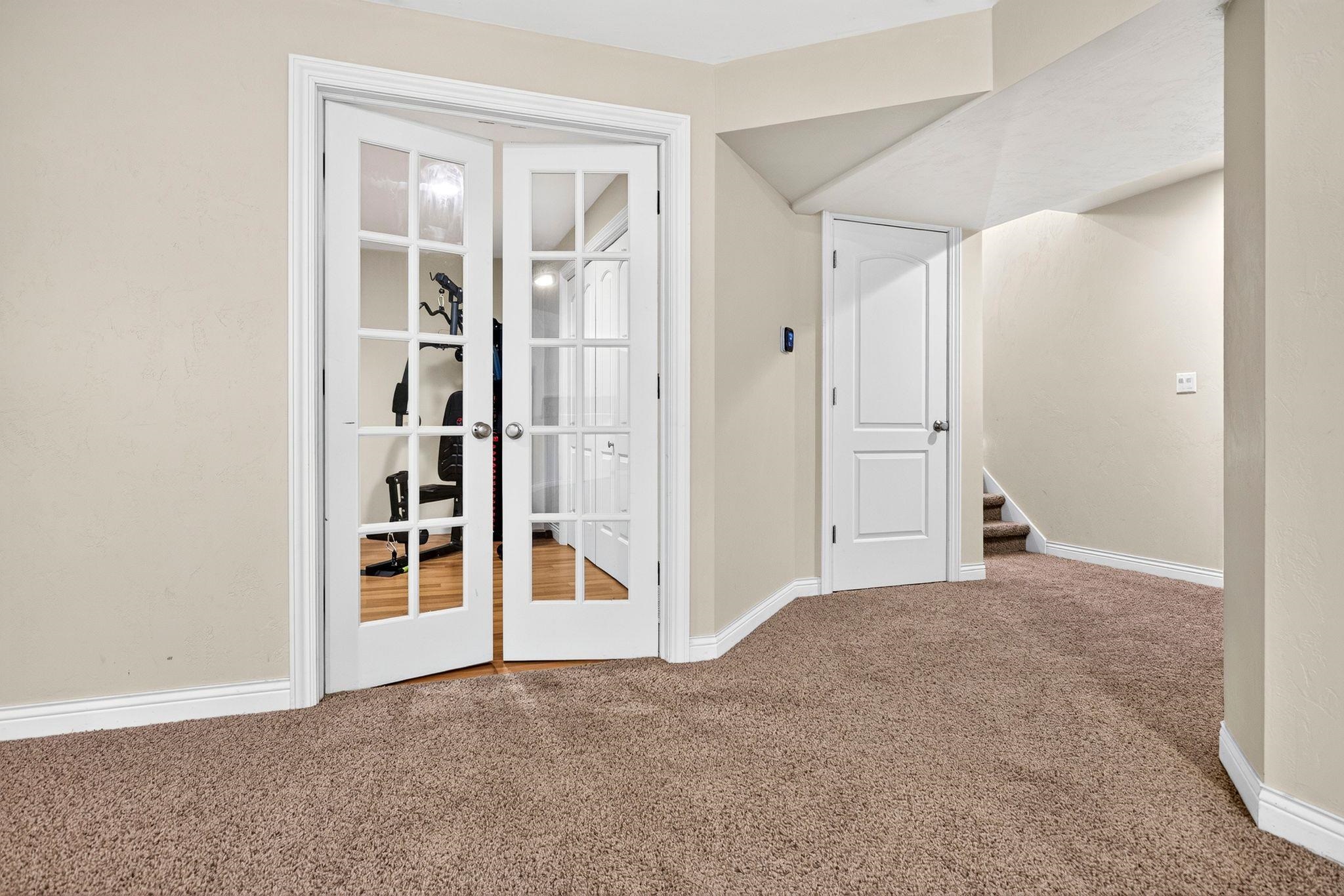 309 E WENTWORTH Lane
