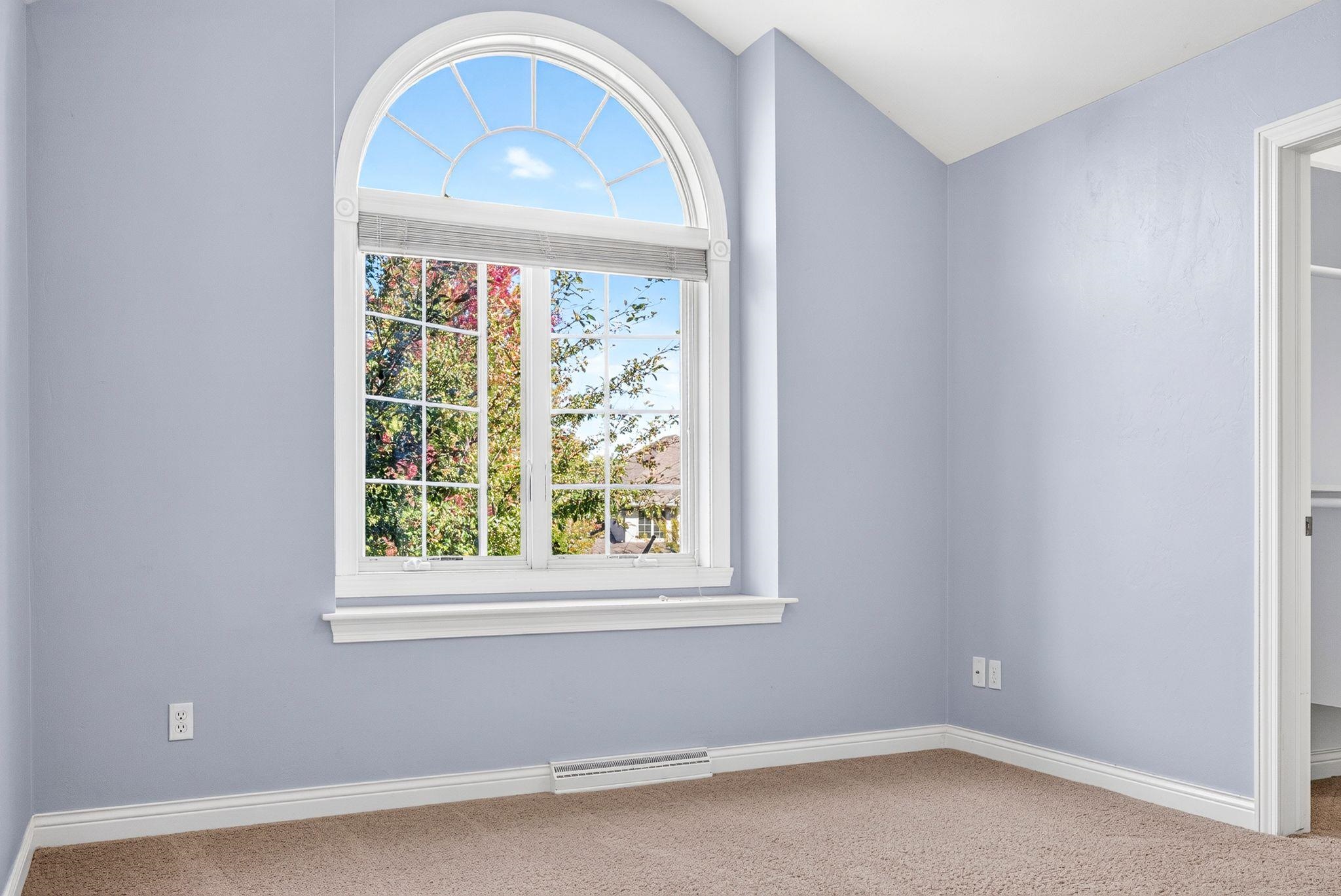309 E WENTWORTH Lane