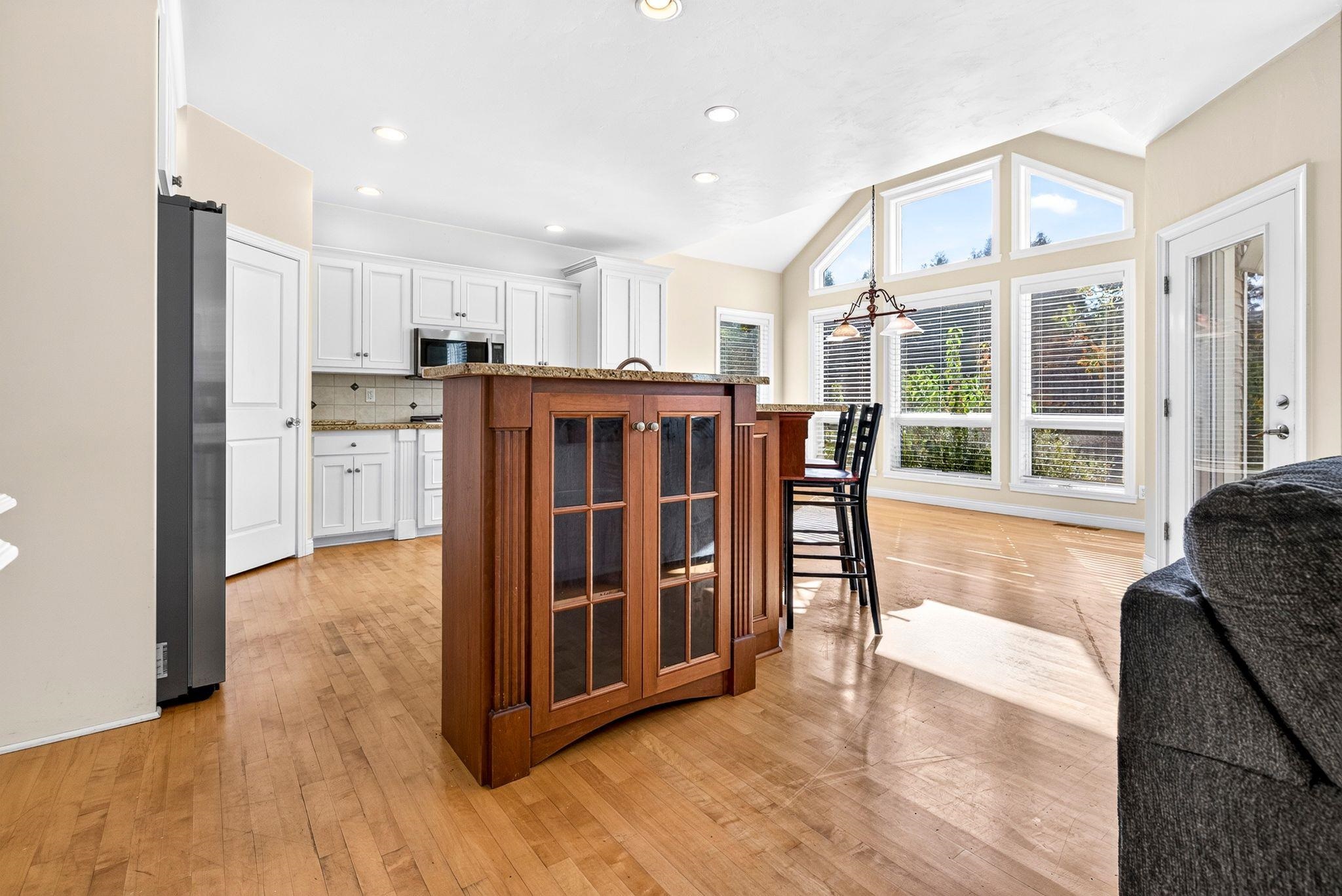 309 E WENTWORTH Lane