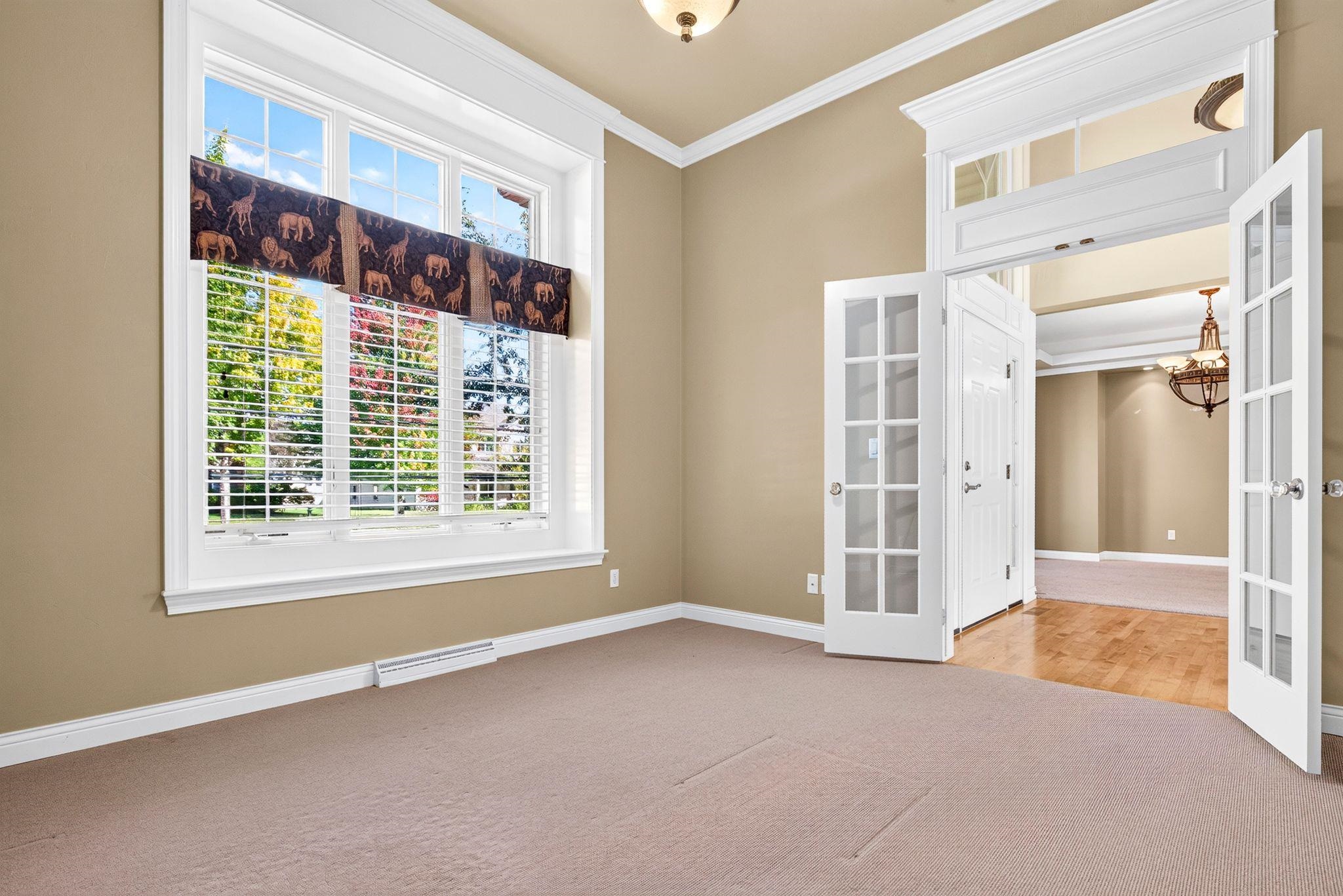 309 E WENTWORTH Lane