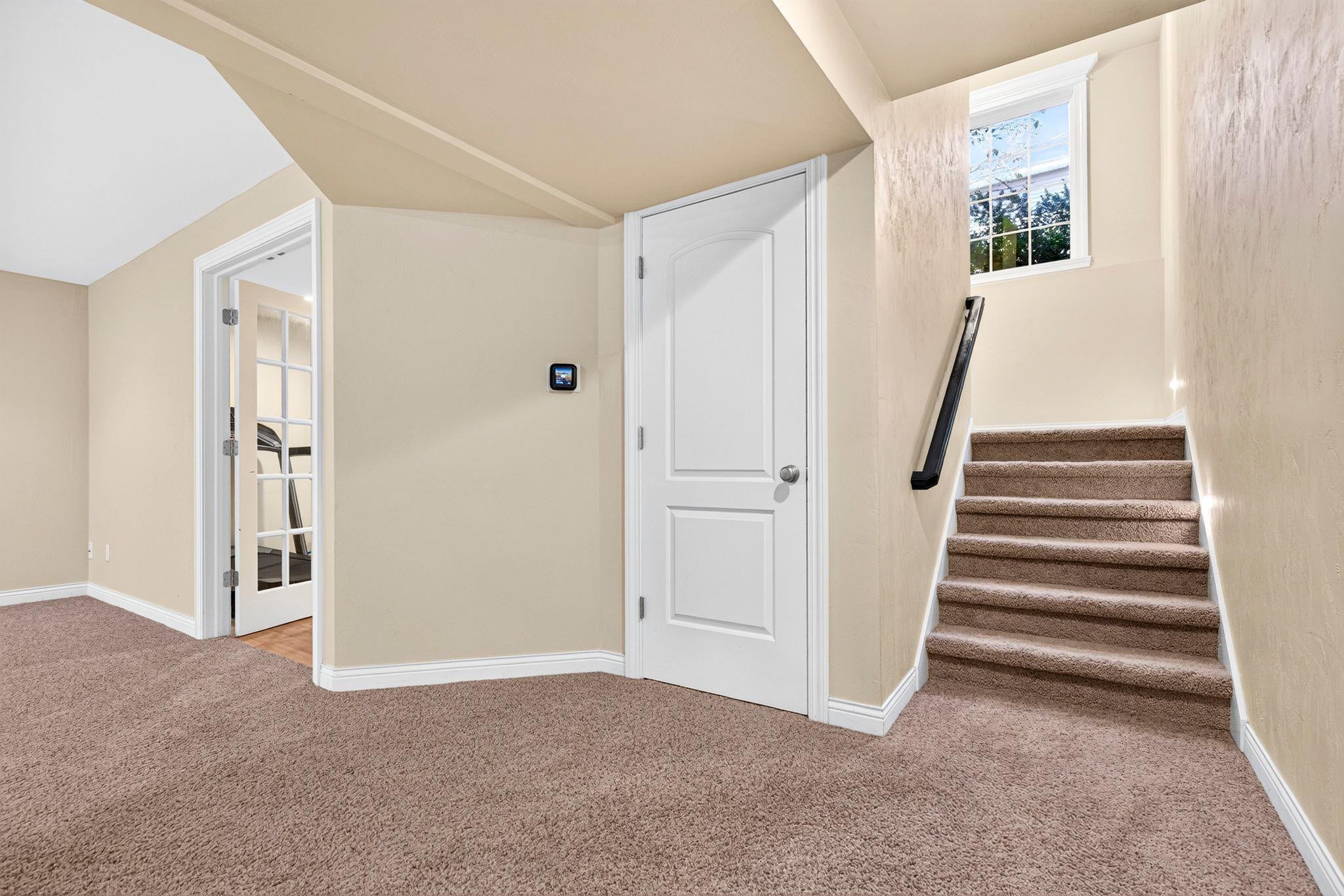 309 E WENTWORTH Lane