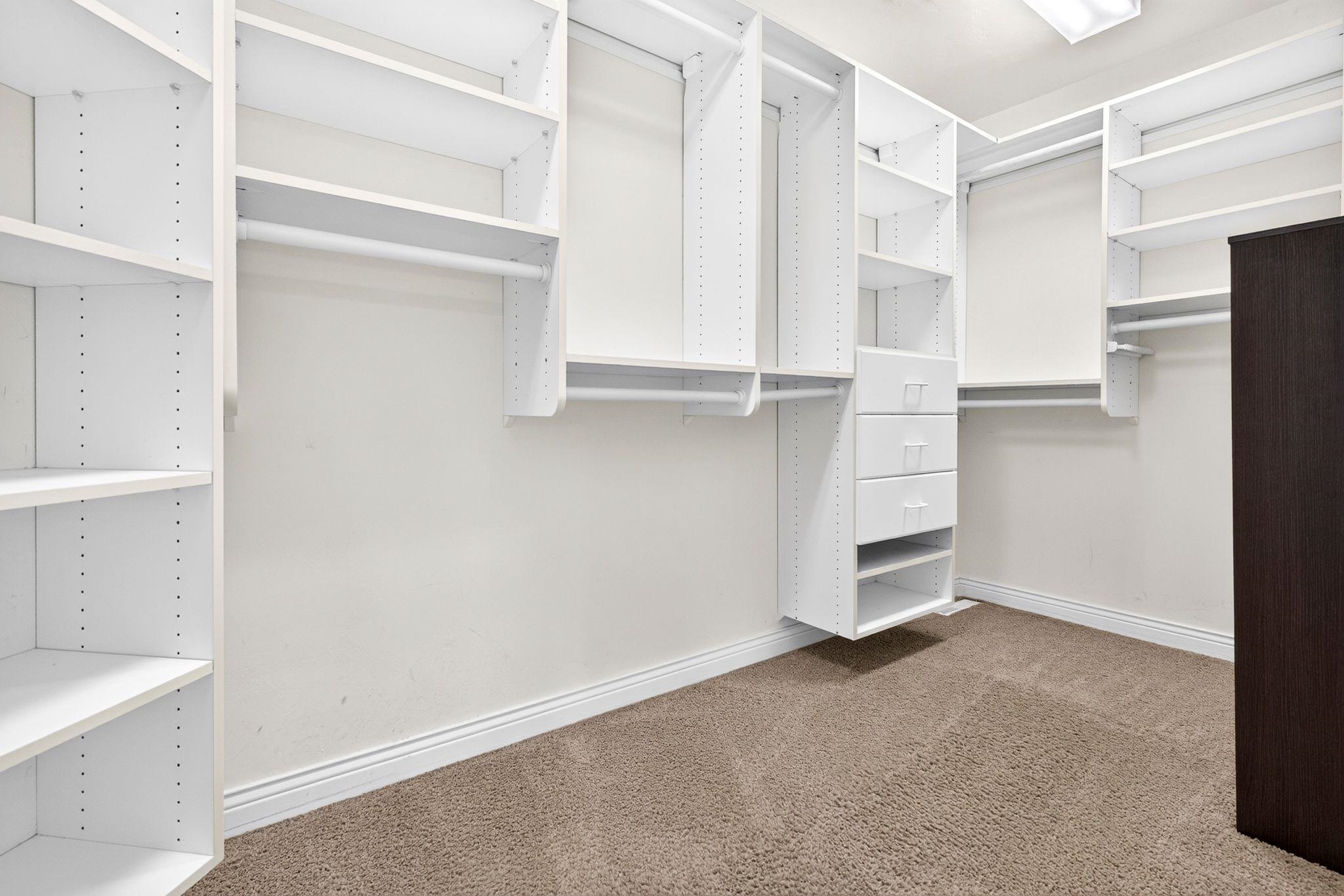 309 E WENTWORTH Lane