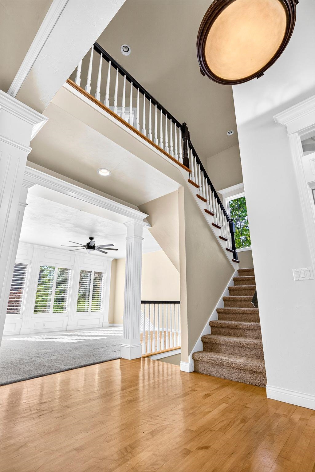 309 E WENTWORTH Lane
