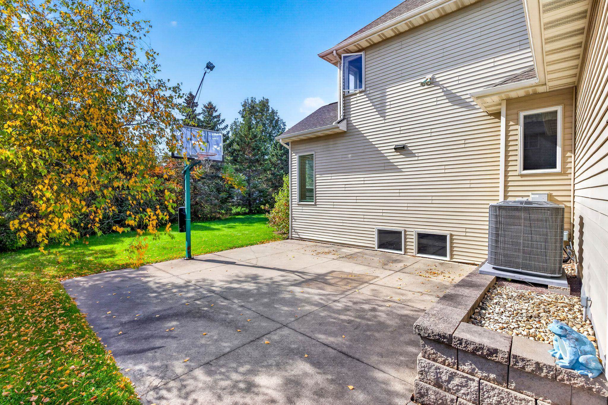 309 E WENTWORTH Lane