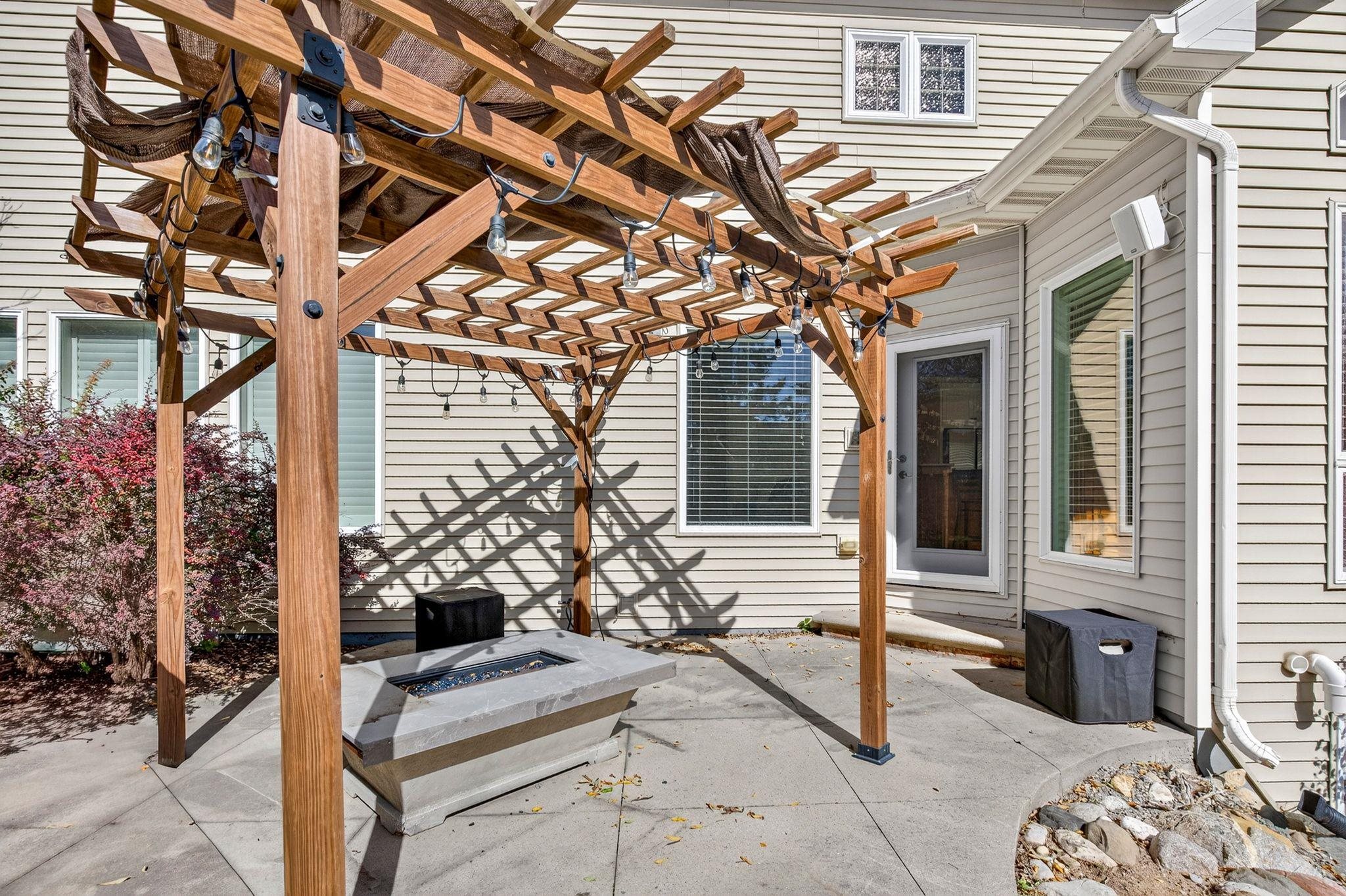 309 E WENTWORTH Lane