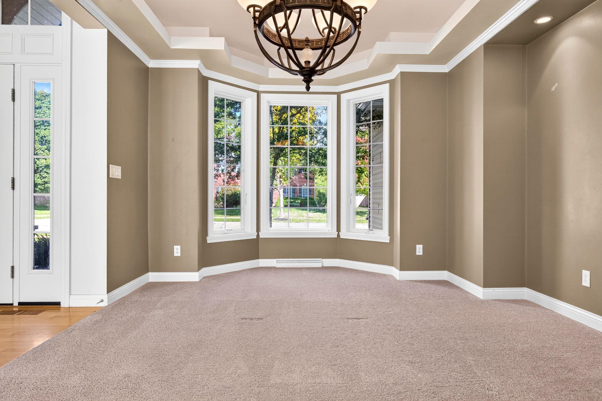 309 E WENTWORTH Lane