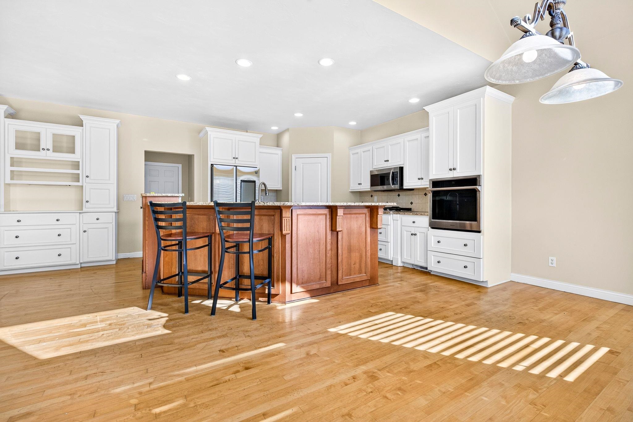 309 E WENTWORTH Lane