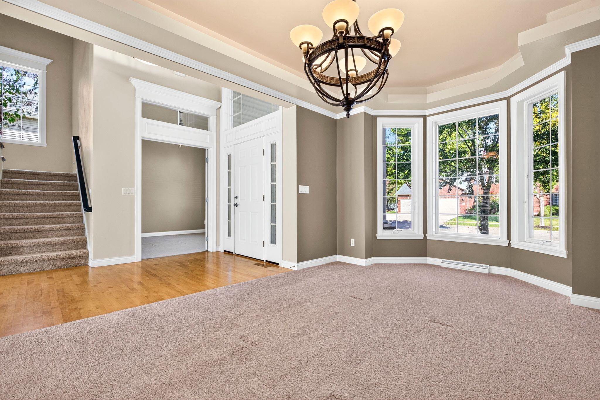309 E WENTWORTH Lane