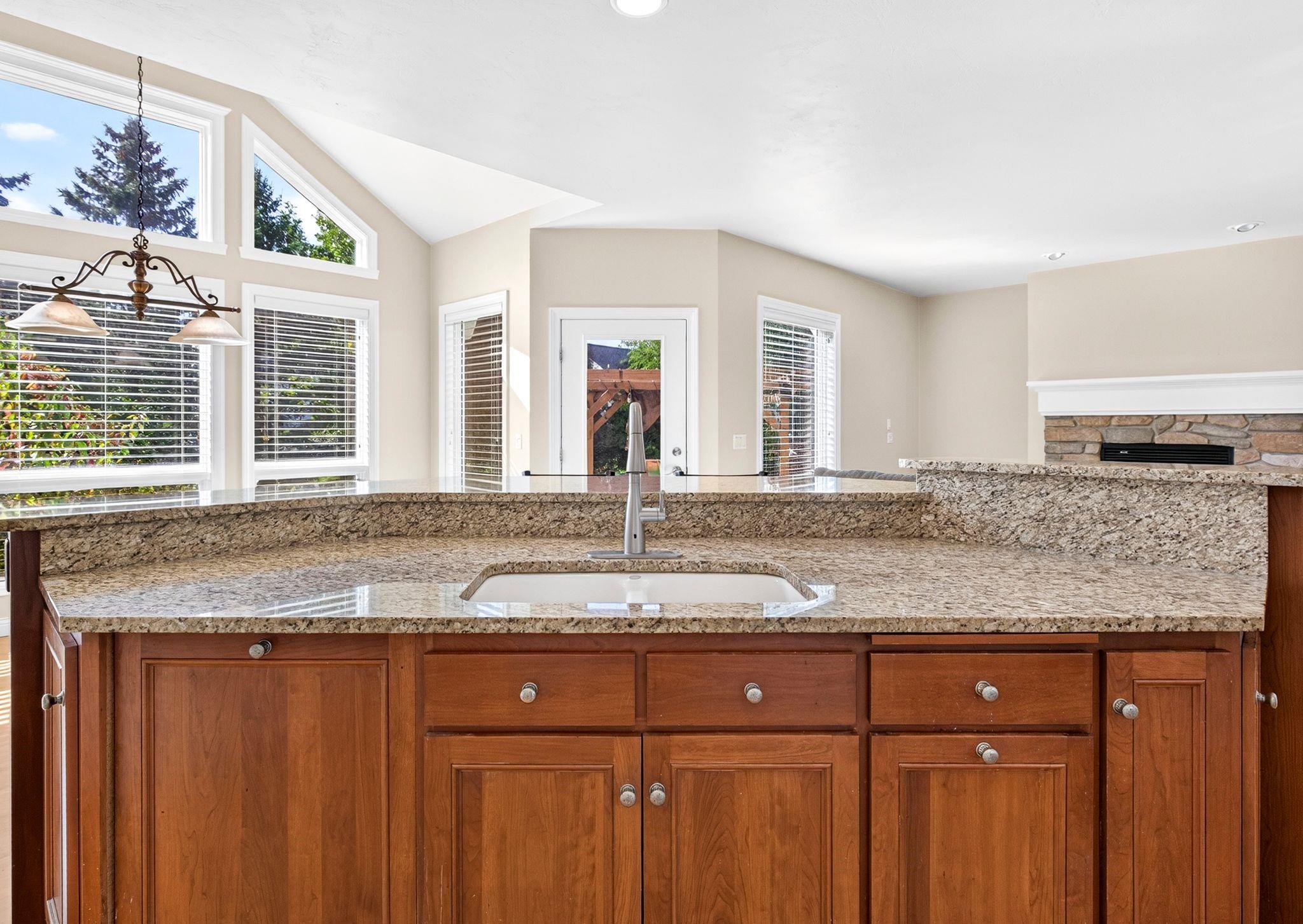 309 E WENTWORTH Lane