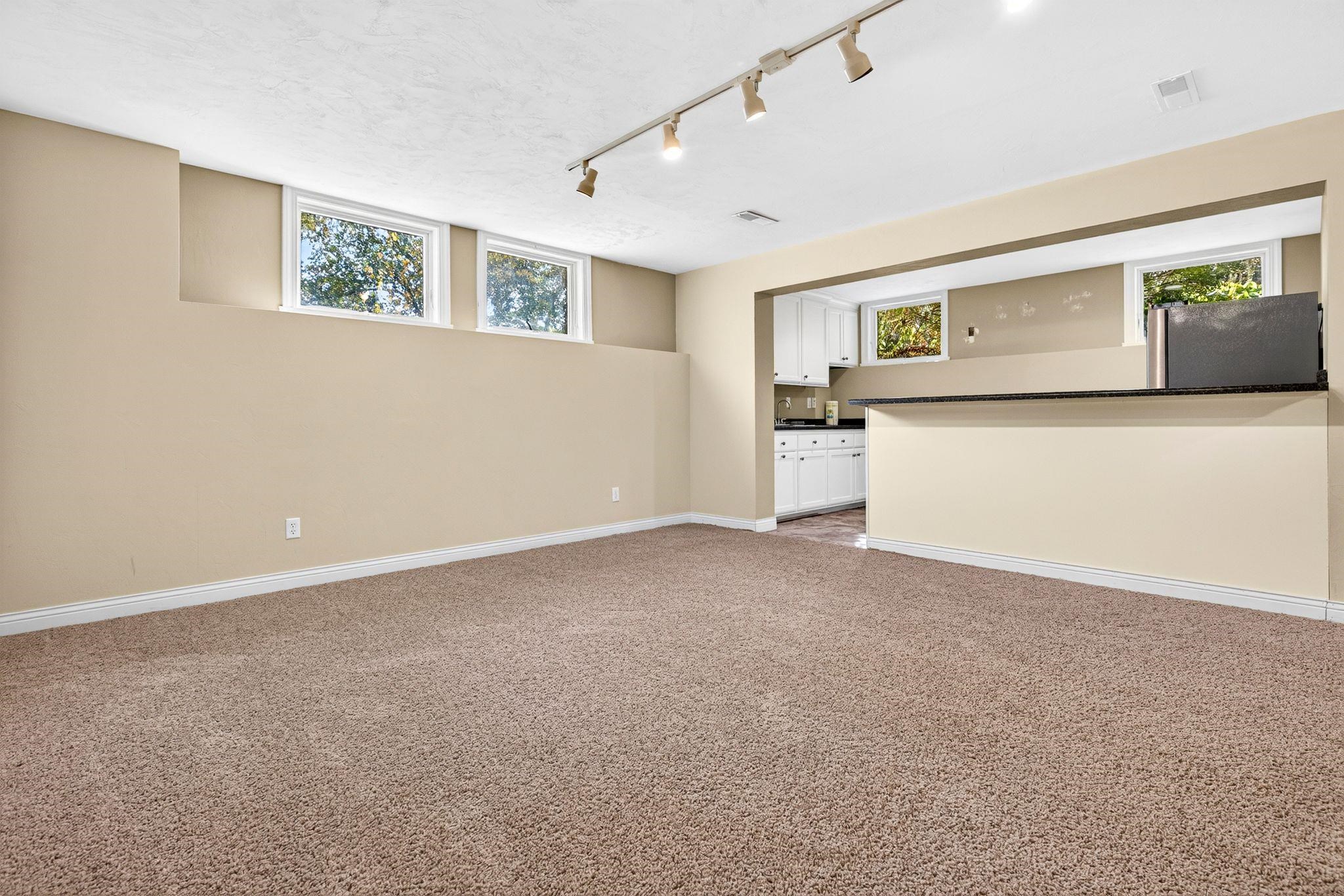 309 E WENTWORTH Lane