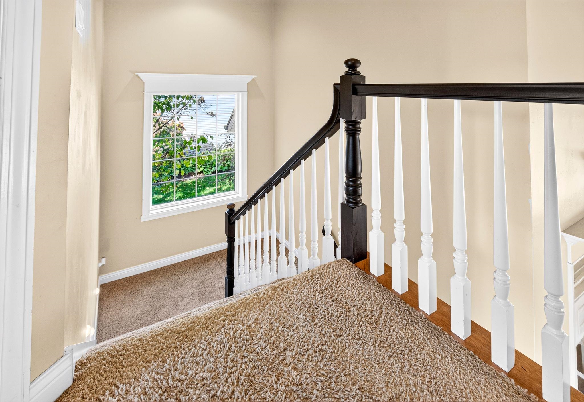309 E WENTWORTH Lane