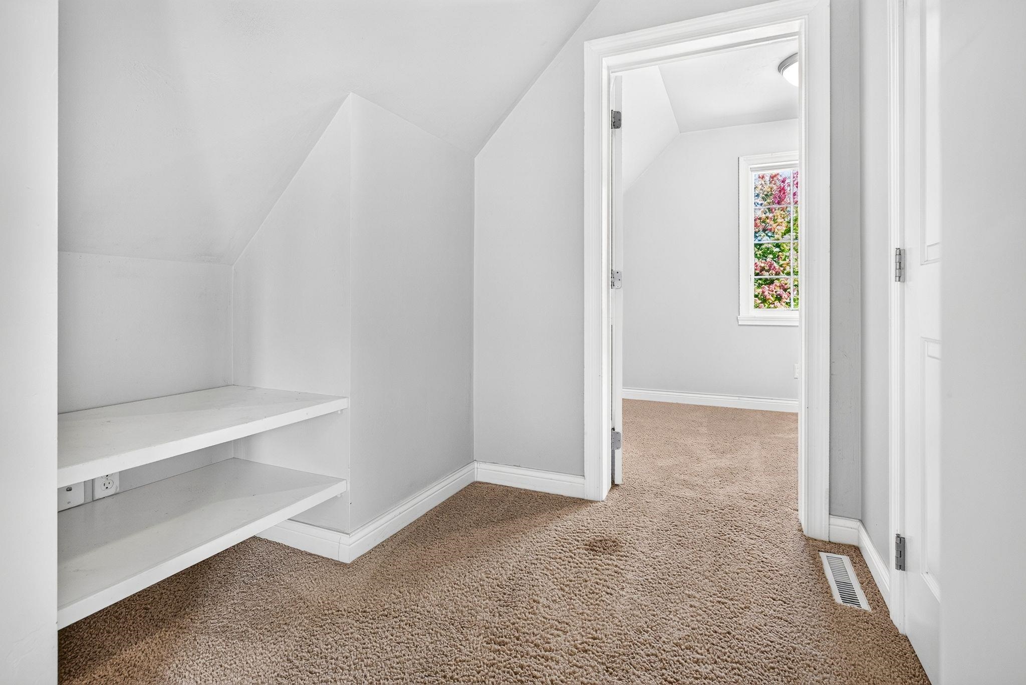 309 E WENTWORTH Lane