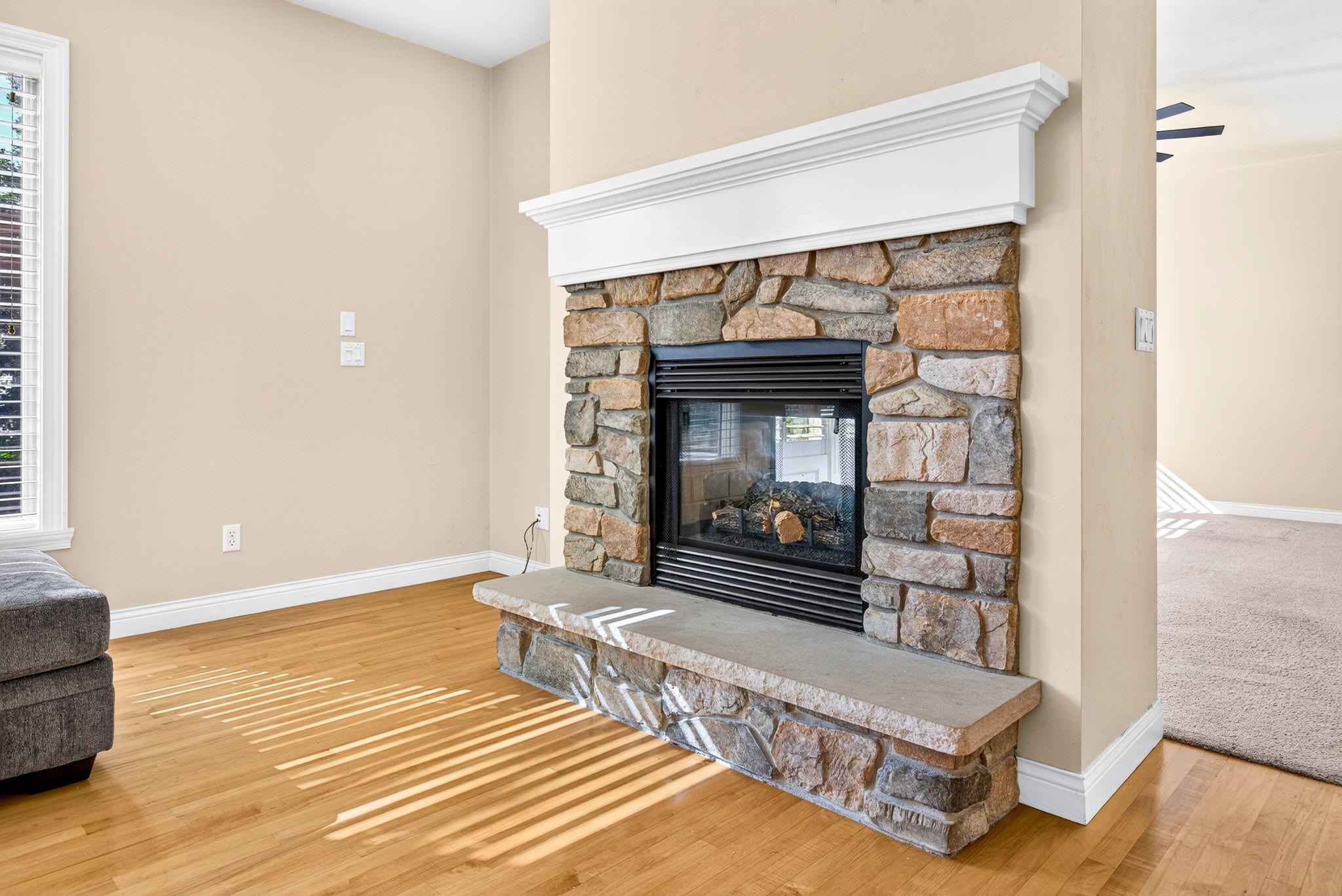 309 E WENTWORTH Lane