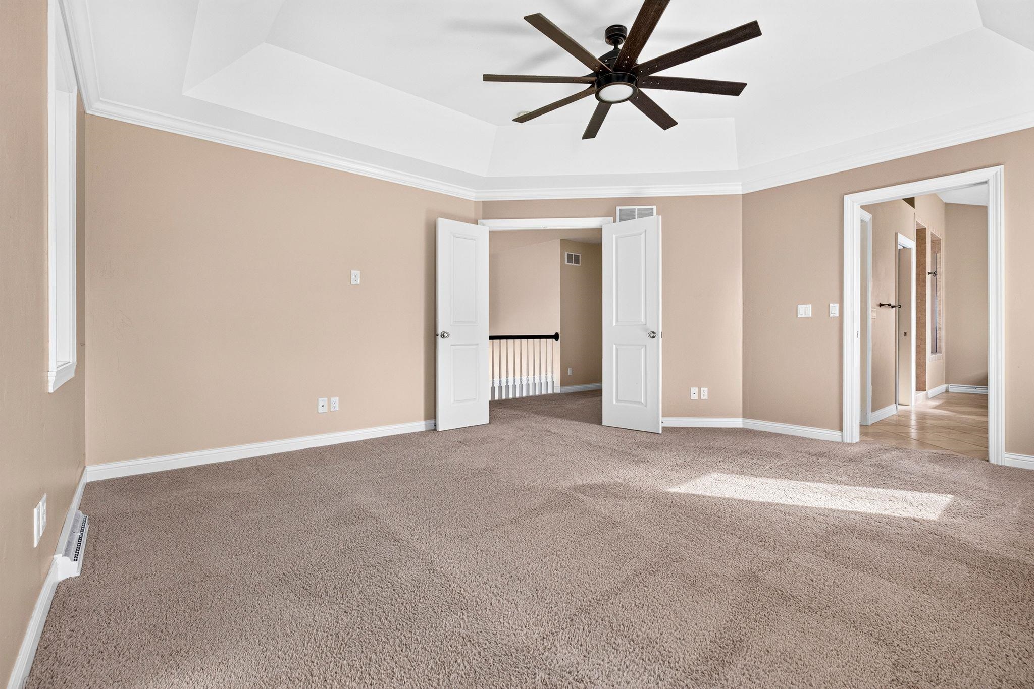 309 E WENTWORTH Lane