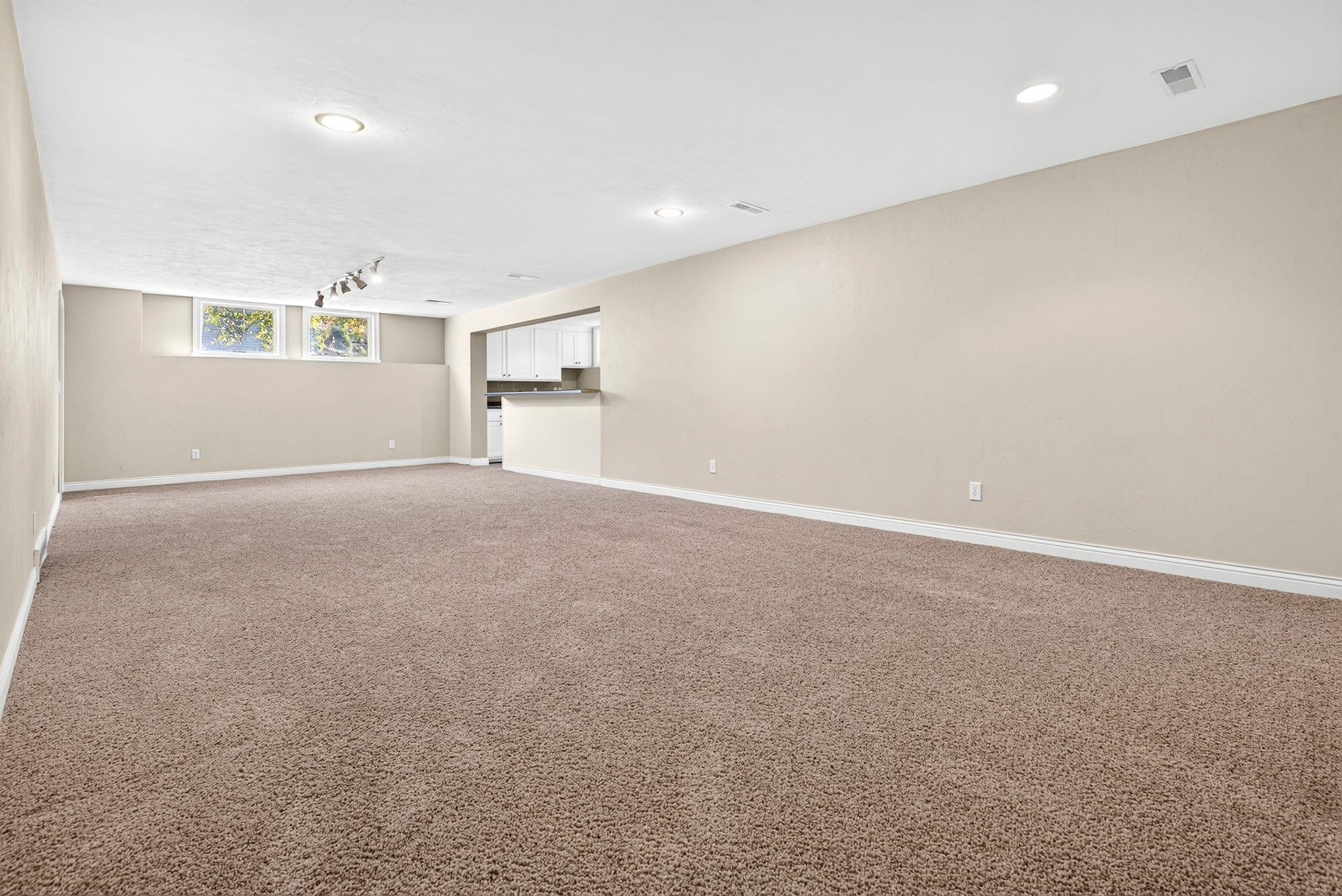 309 E WENTWORTH Lane