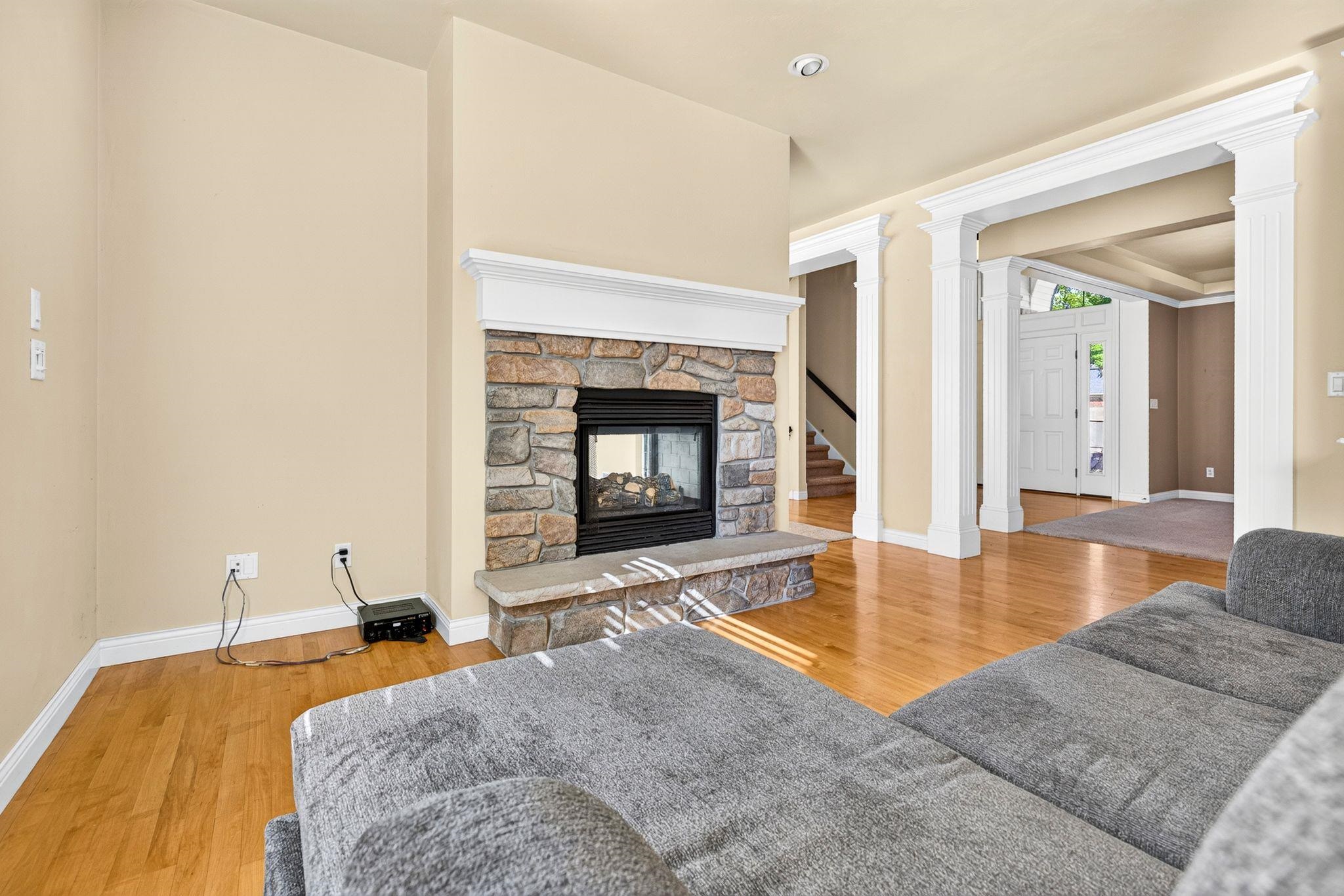 309 E WENTWORTH Lane