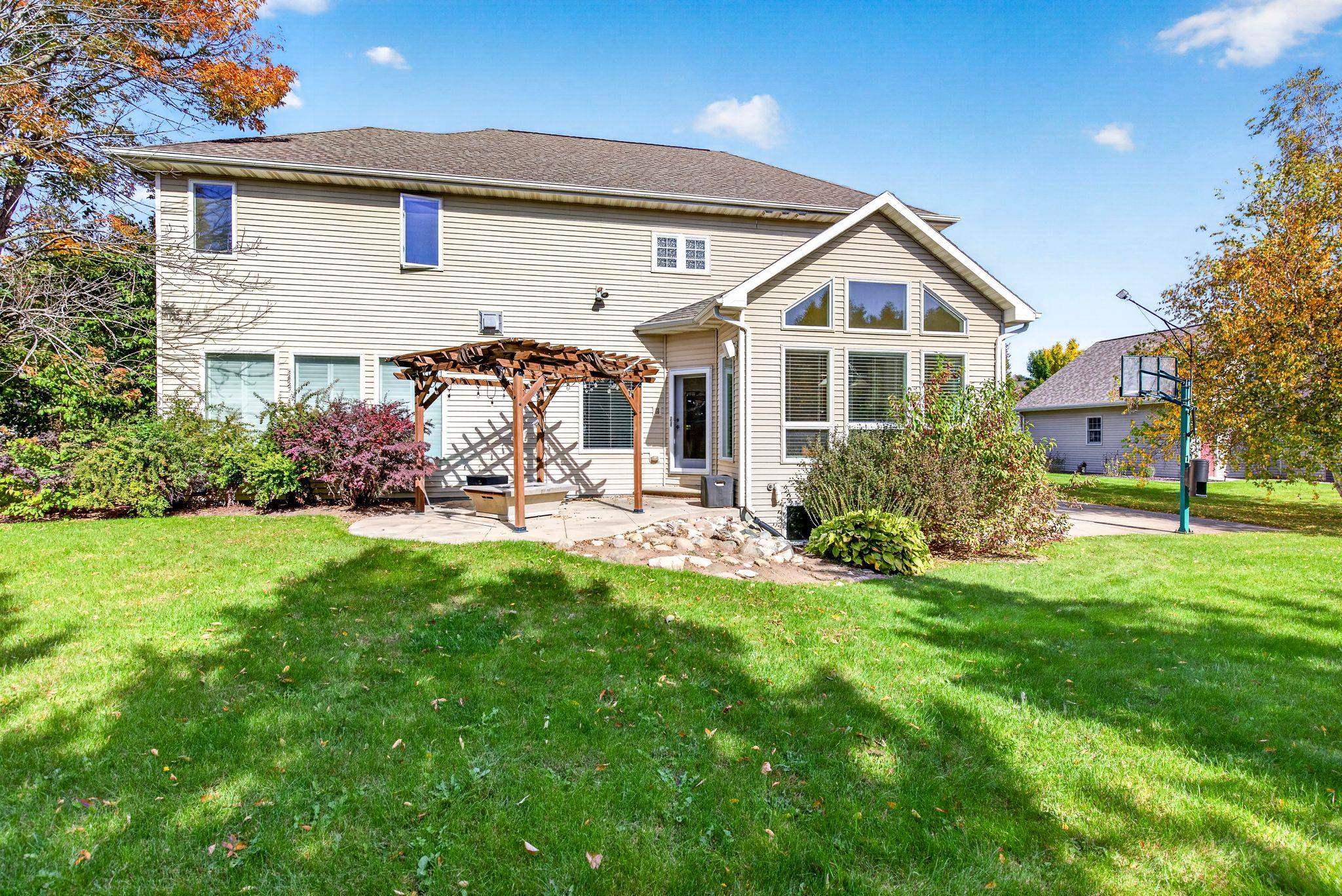 309 E WENTWORTH Lane