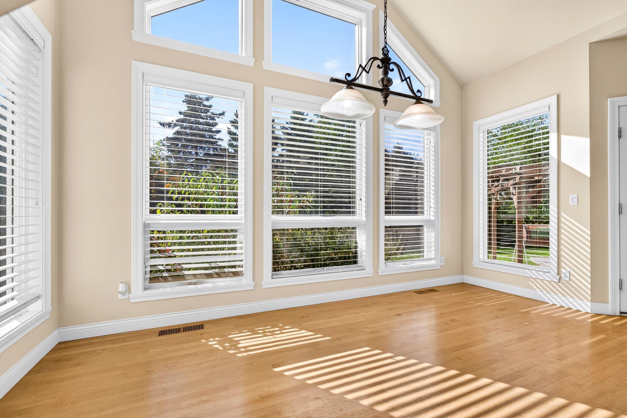 309 E WENTWORTH Lane