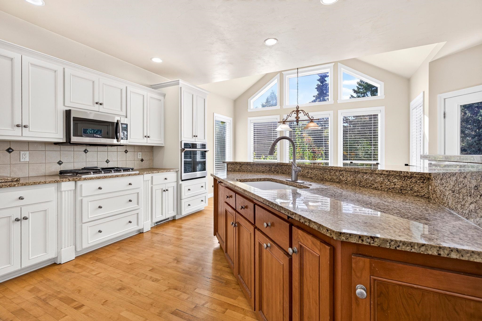309 E WENTWORTH Lane