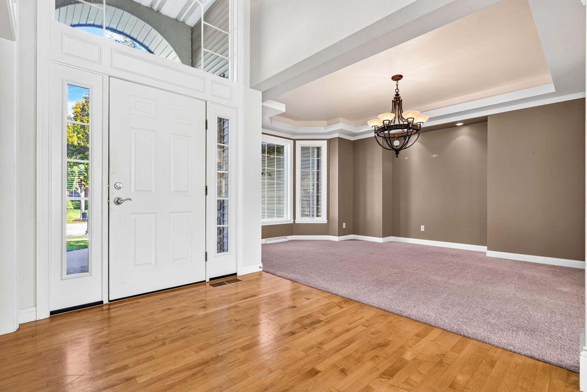 309 E WENTWORTH Lane