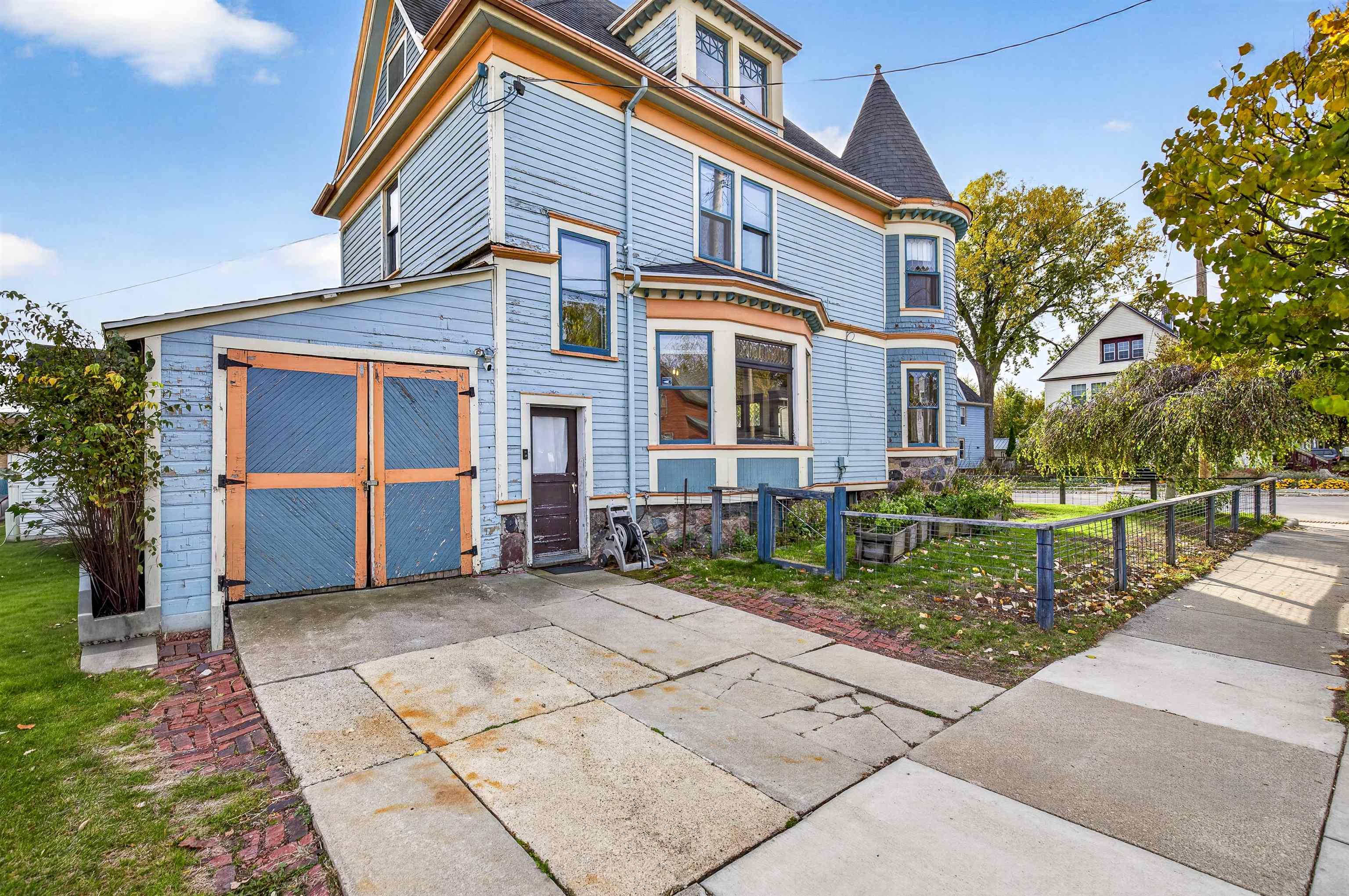 620 N ONEIDA Street