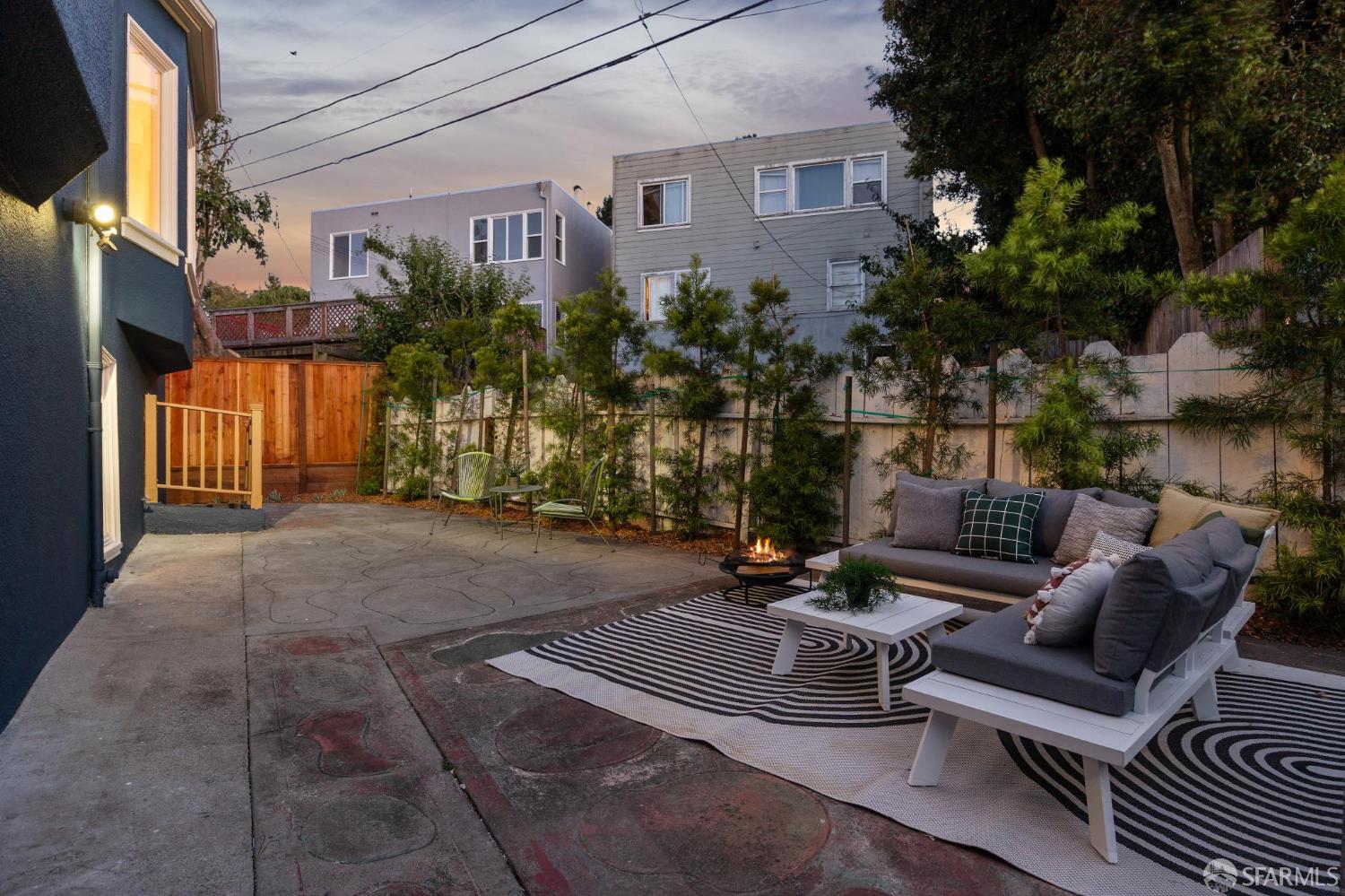 266 S Hill Boulevard