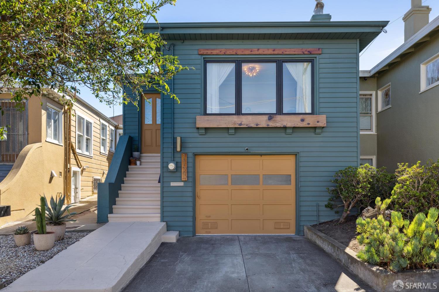 1123 Munich Street