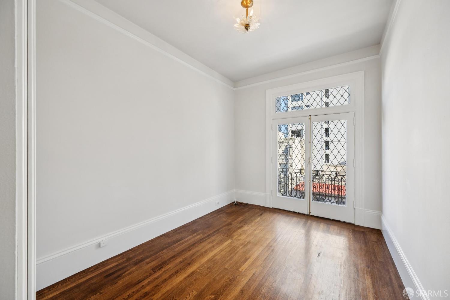 901 Powell Street # 18