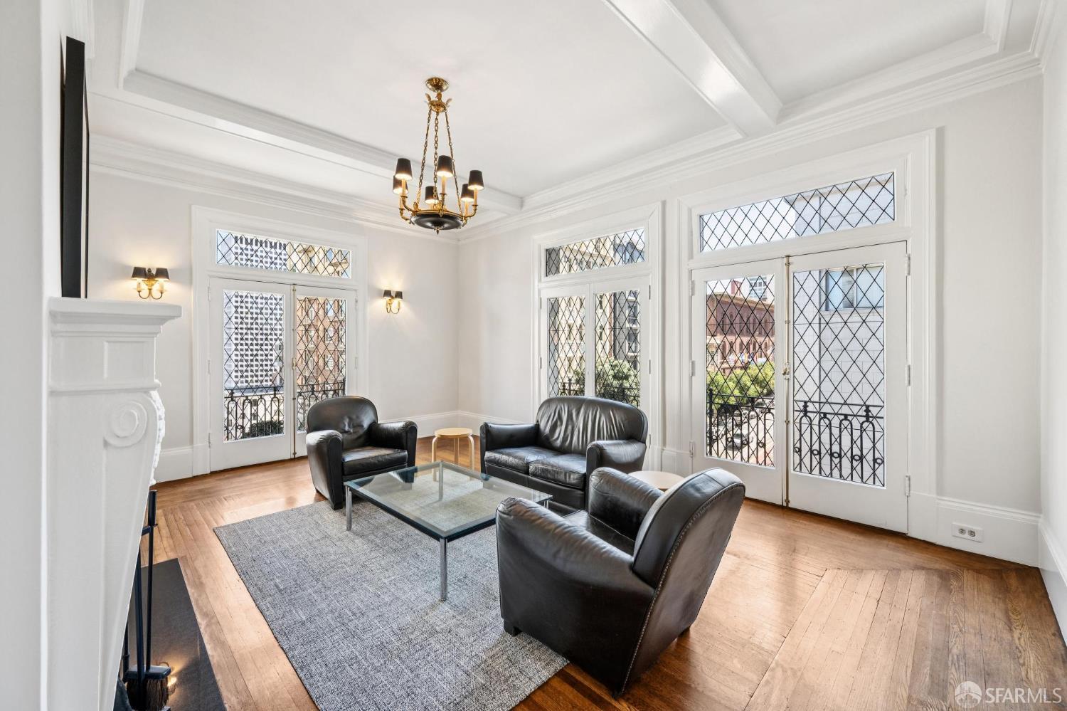 901 Powell Street # 18