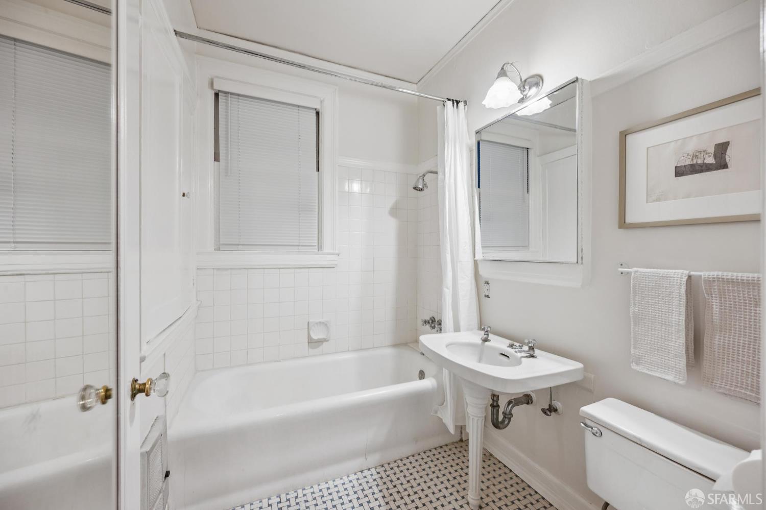 901 Powell Street # 18