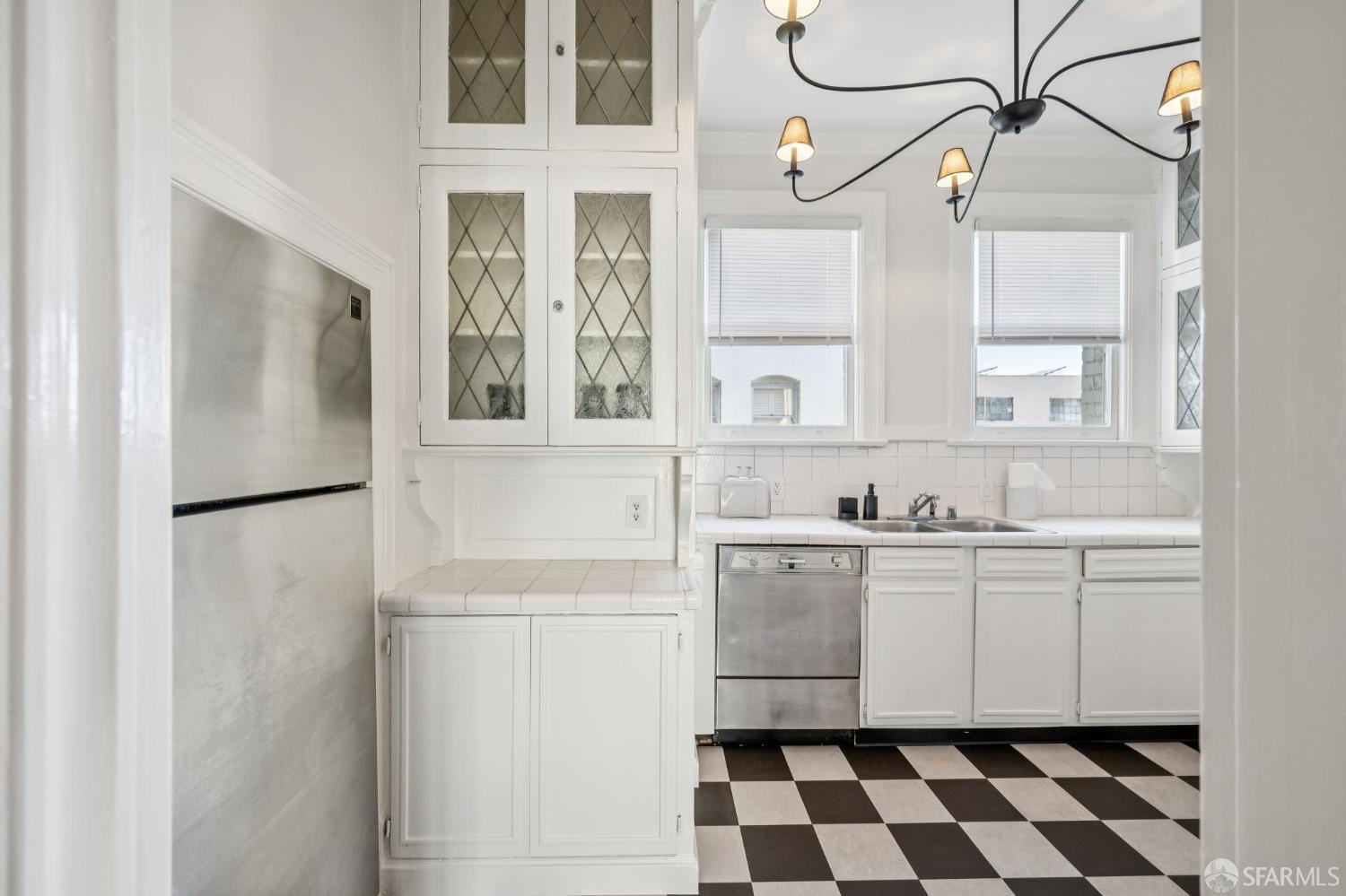 901 Powell Street # 18