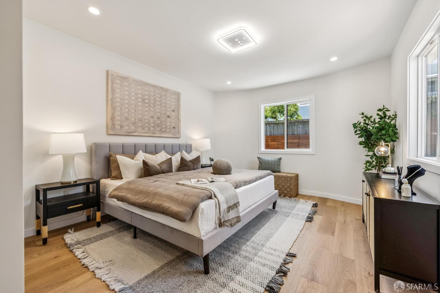 323 Chicago Way