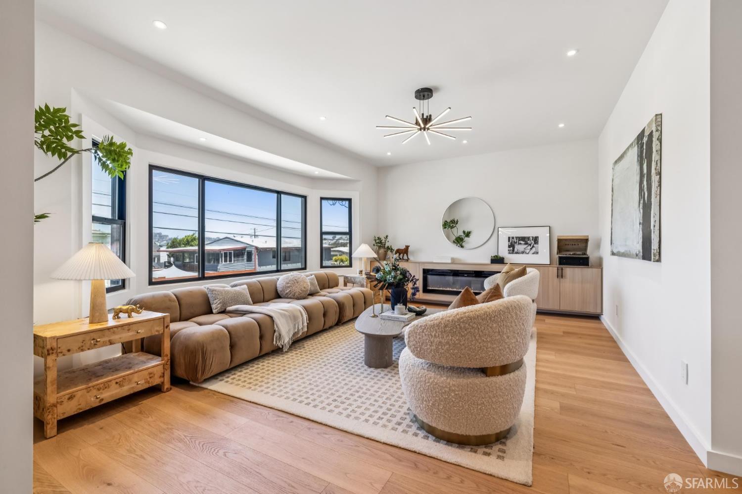 323 Chicago Way