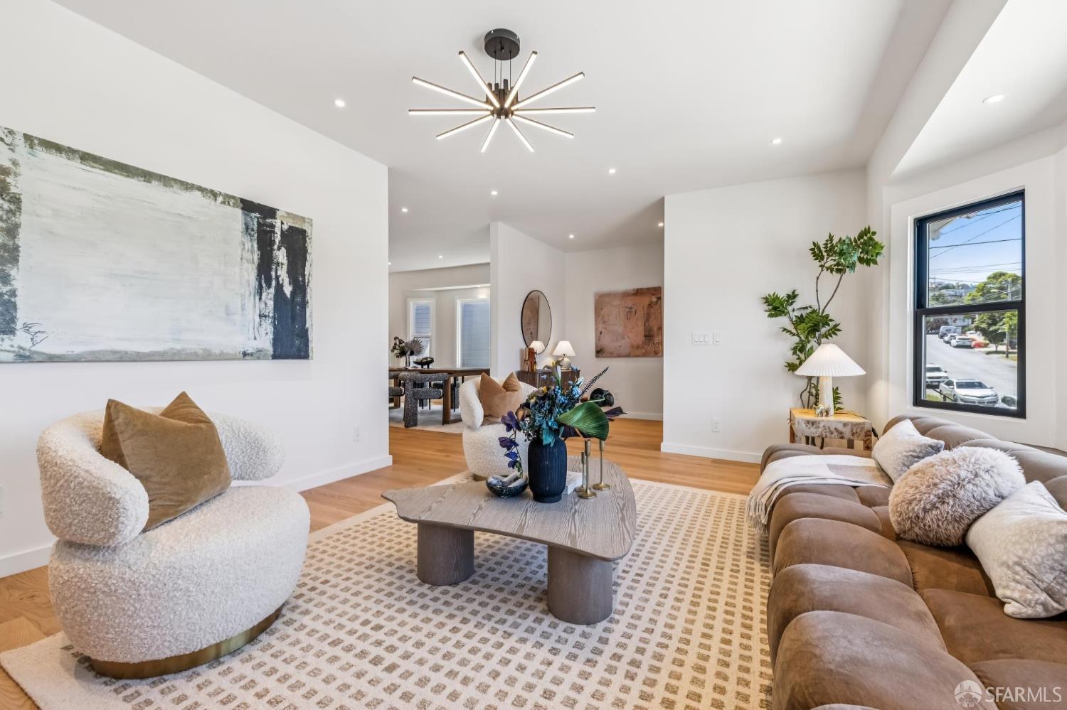 323 Chicago Way