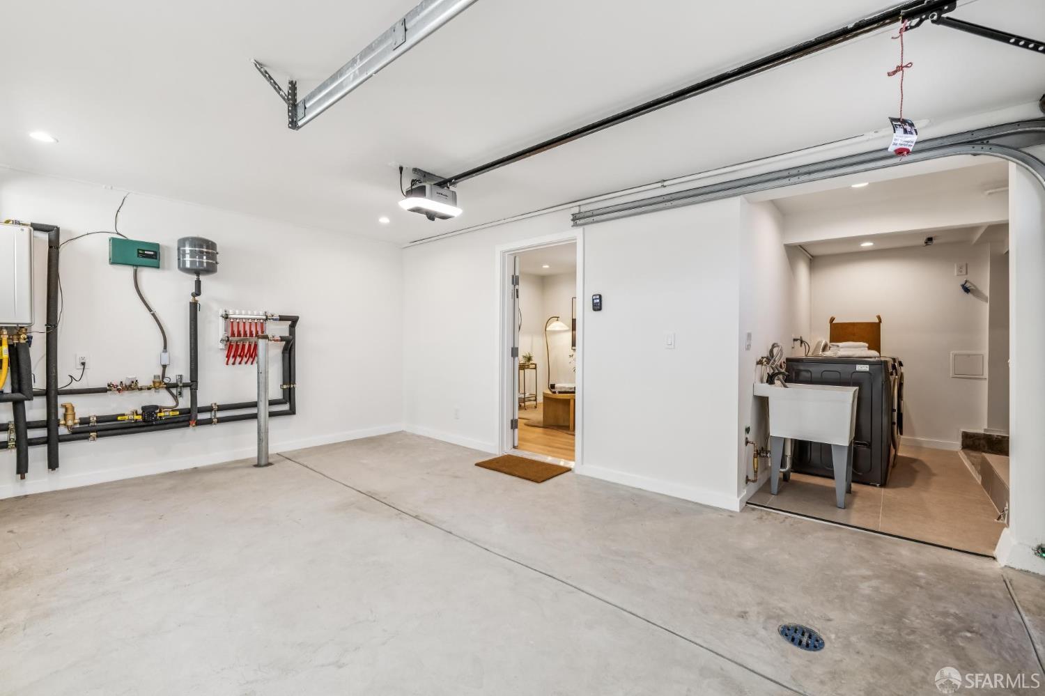 323 Chicago Way