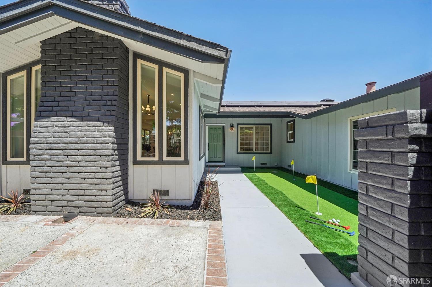 967 Bidwell Avenue