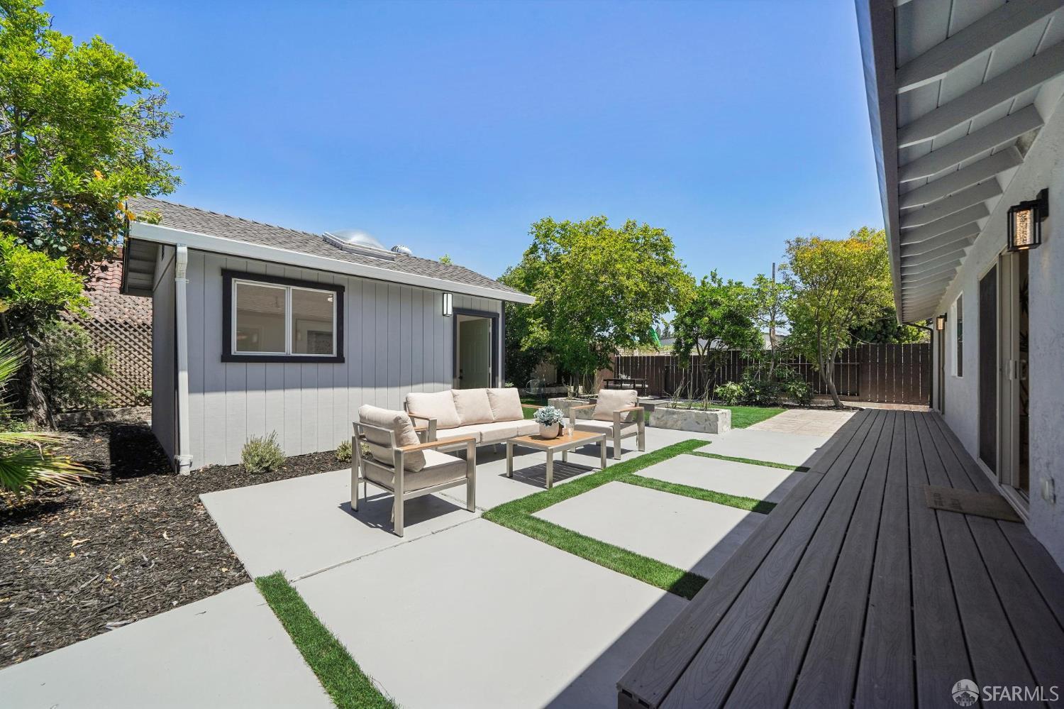 967 Bidwell Avenue